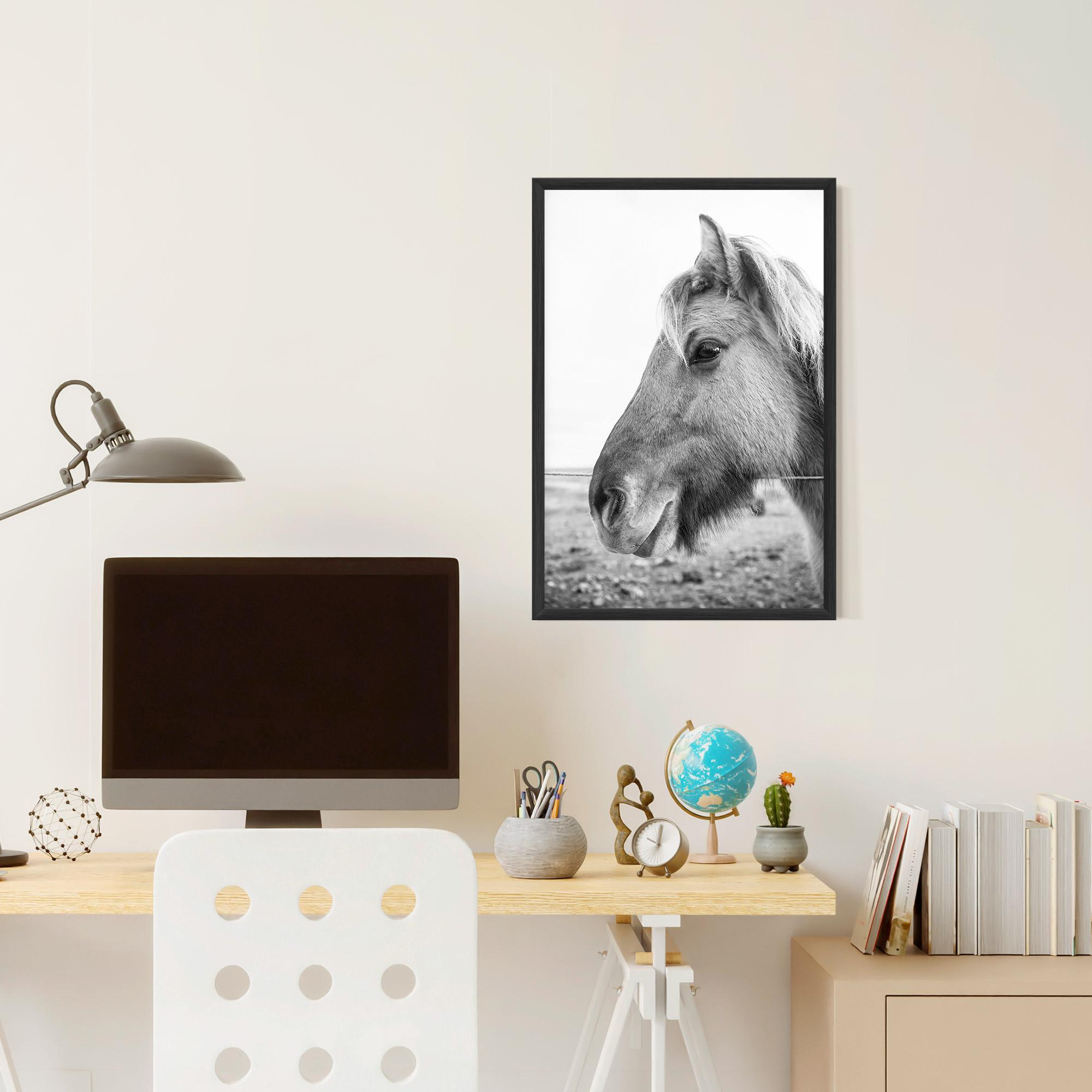 Gerahmte Poster Gray Horse Head mockup 6
