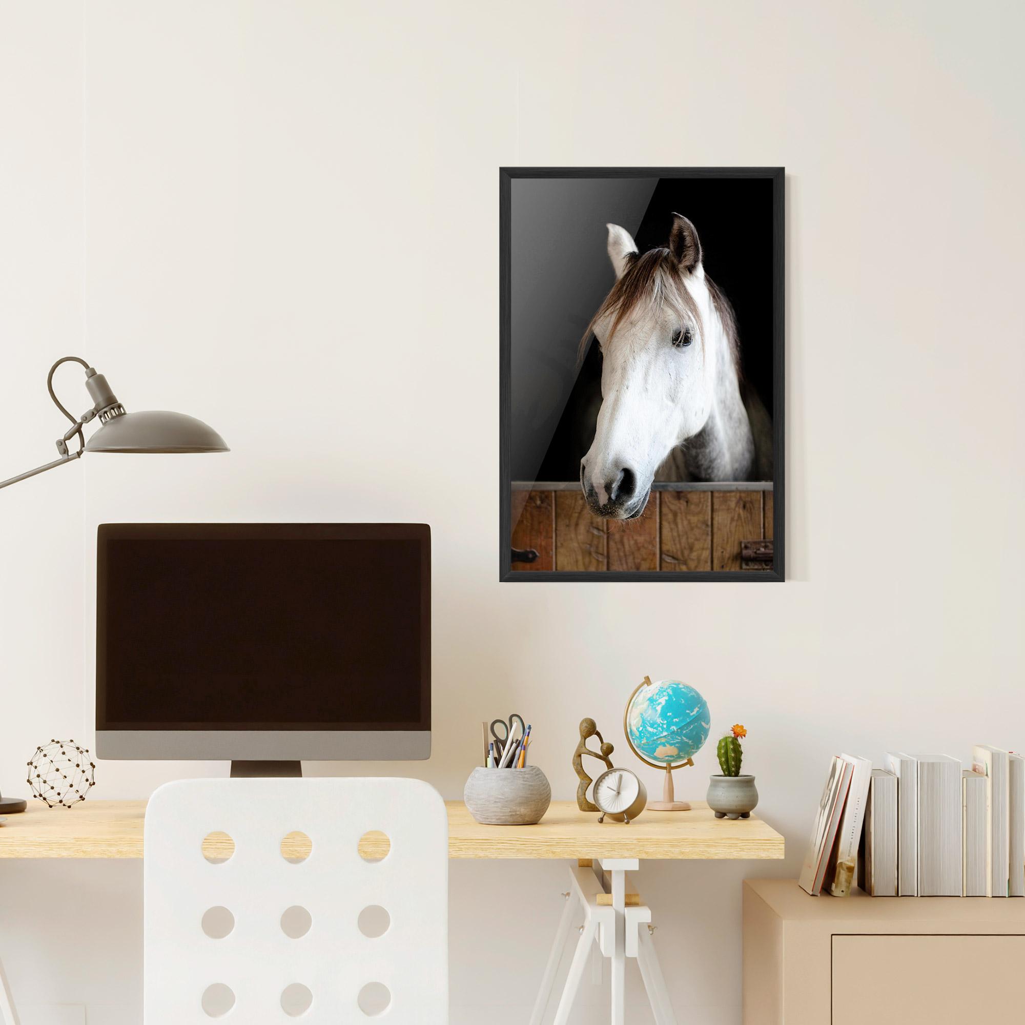 Gerahmte Poster Grey Horse Head mockup 6