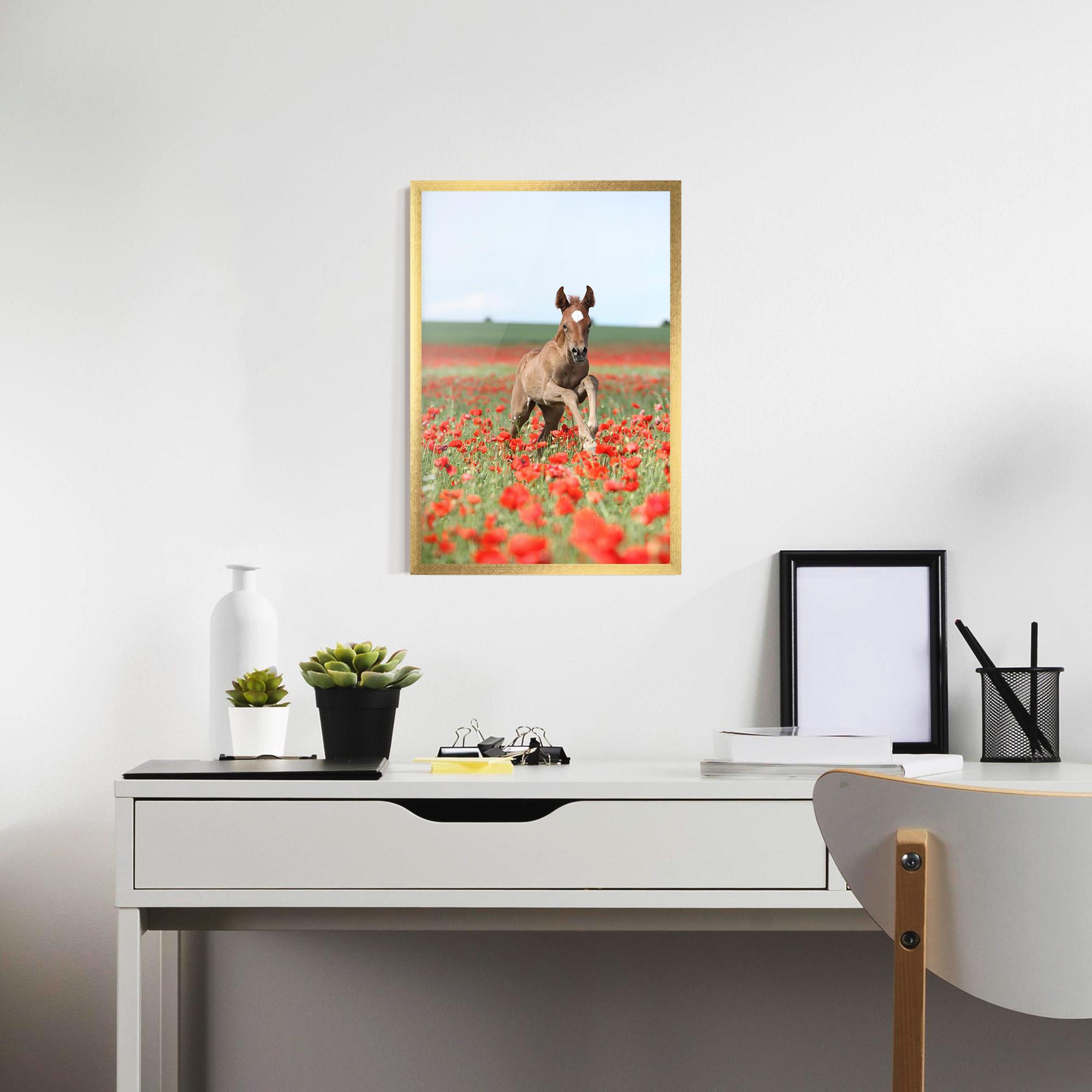 Gerahmte Poster Red Flowers Horse mockup 7
