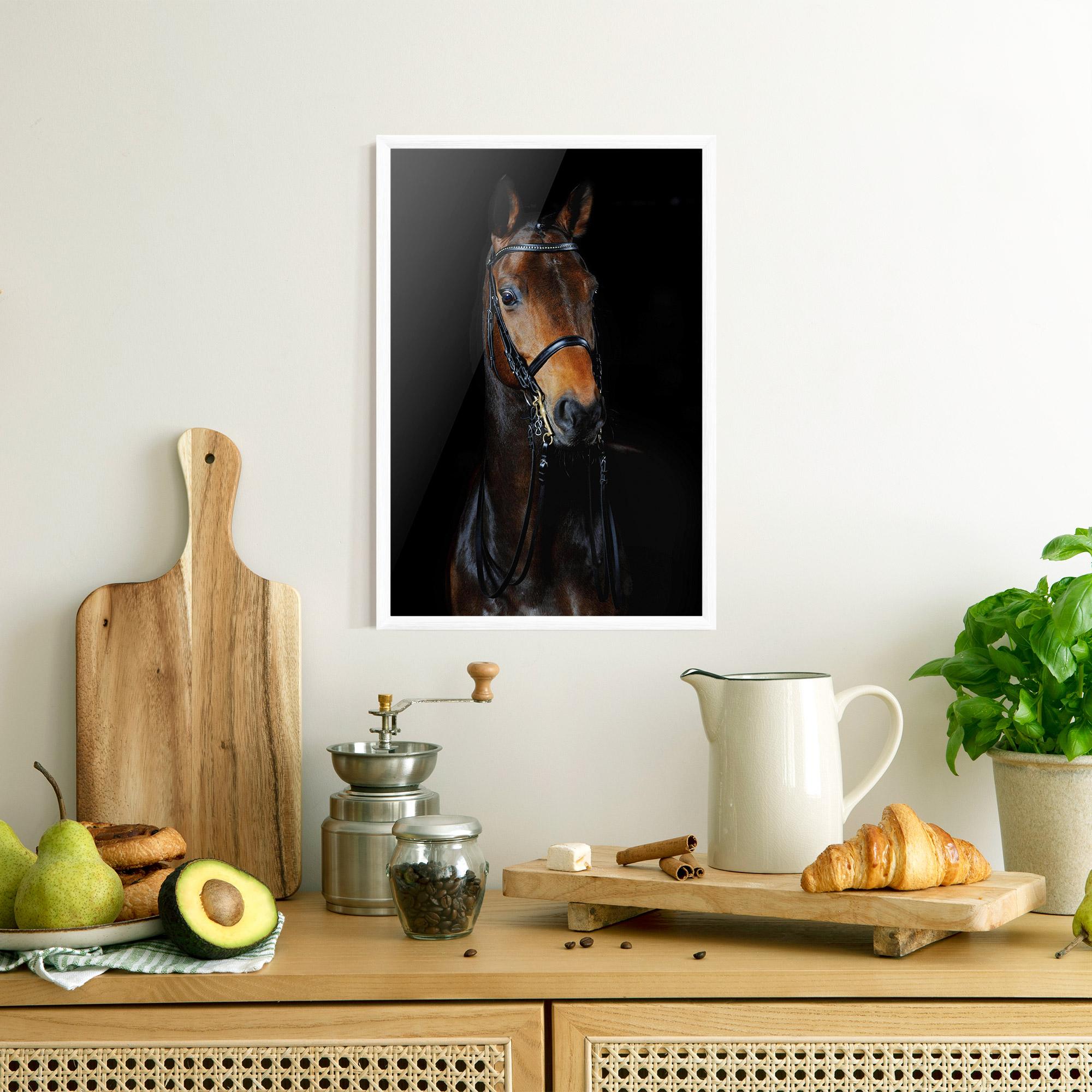 Gerahmte Poster Brown Horse On Black mockup 8