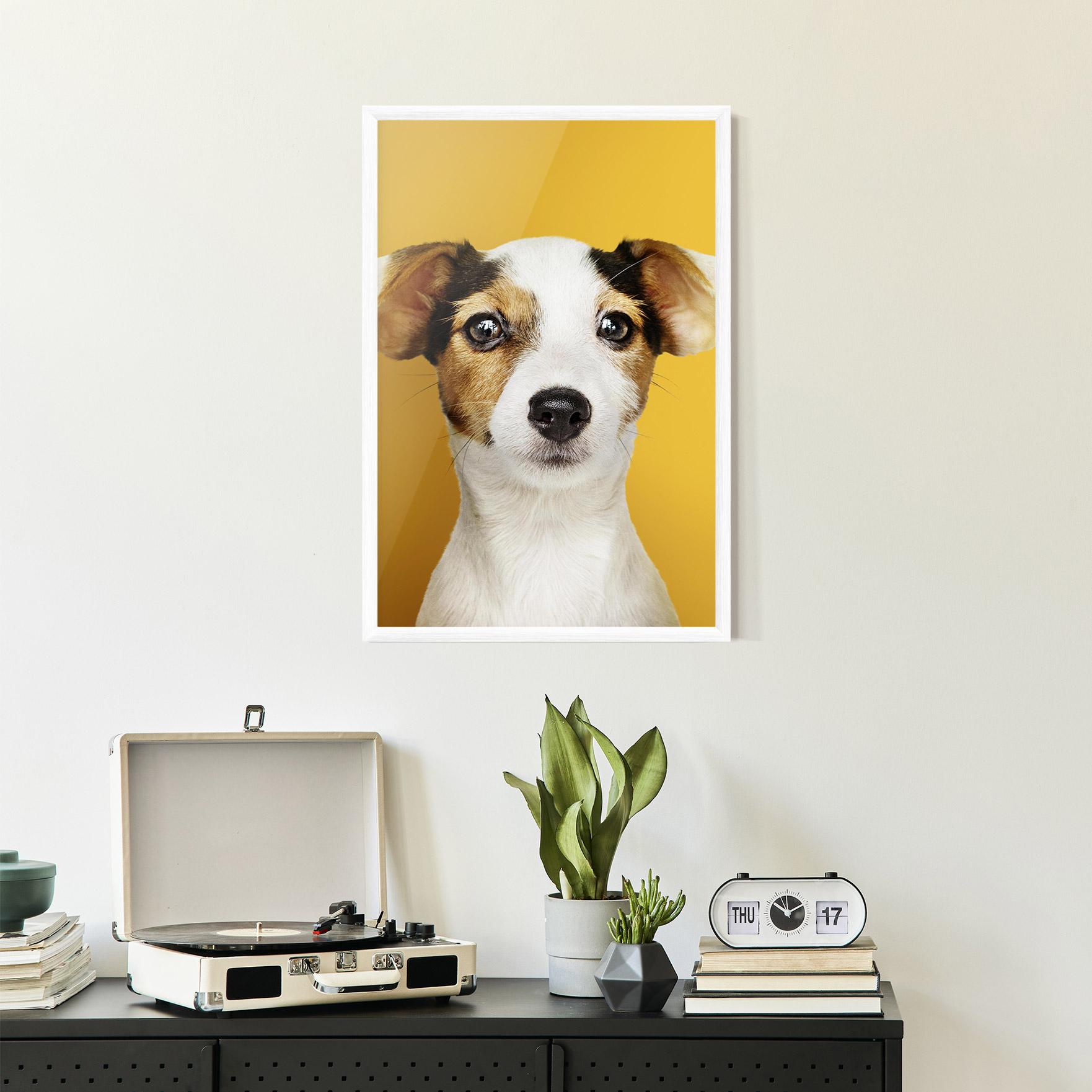 Gerahmte Poster Puppy On Yellow mockup 2