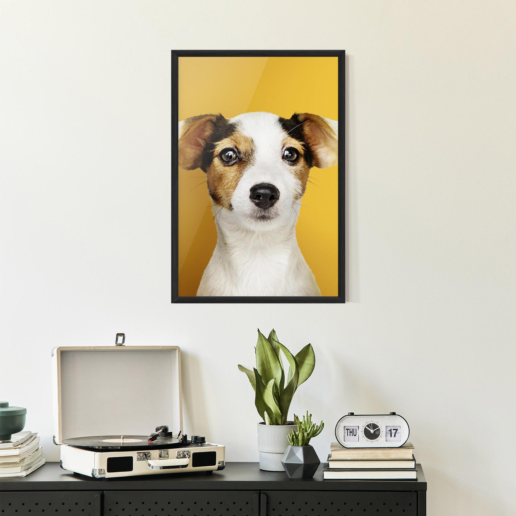 Gerahmte Poster Puppy On Yellow mockup 2