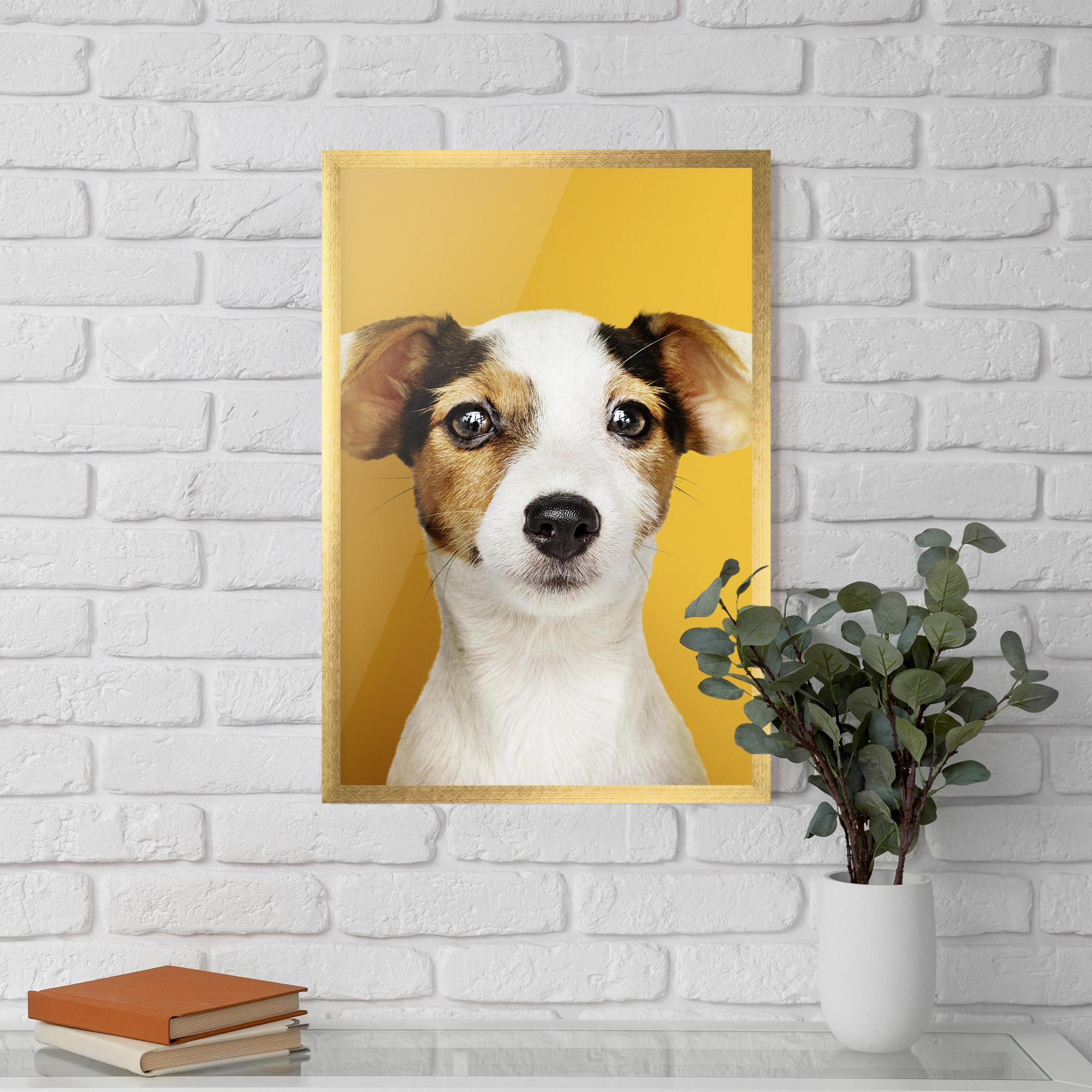 Gerahmte Poster Puppy On Yellow mockup 5