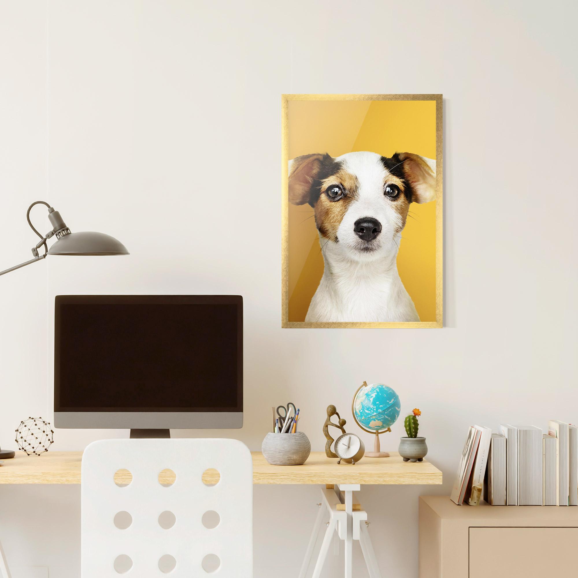 Gerahmte Poster Puppy On Yellow mockup 6