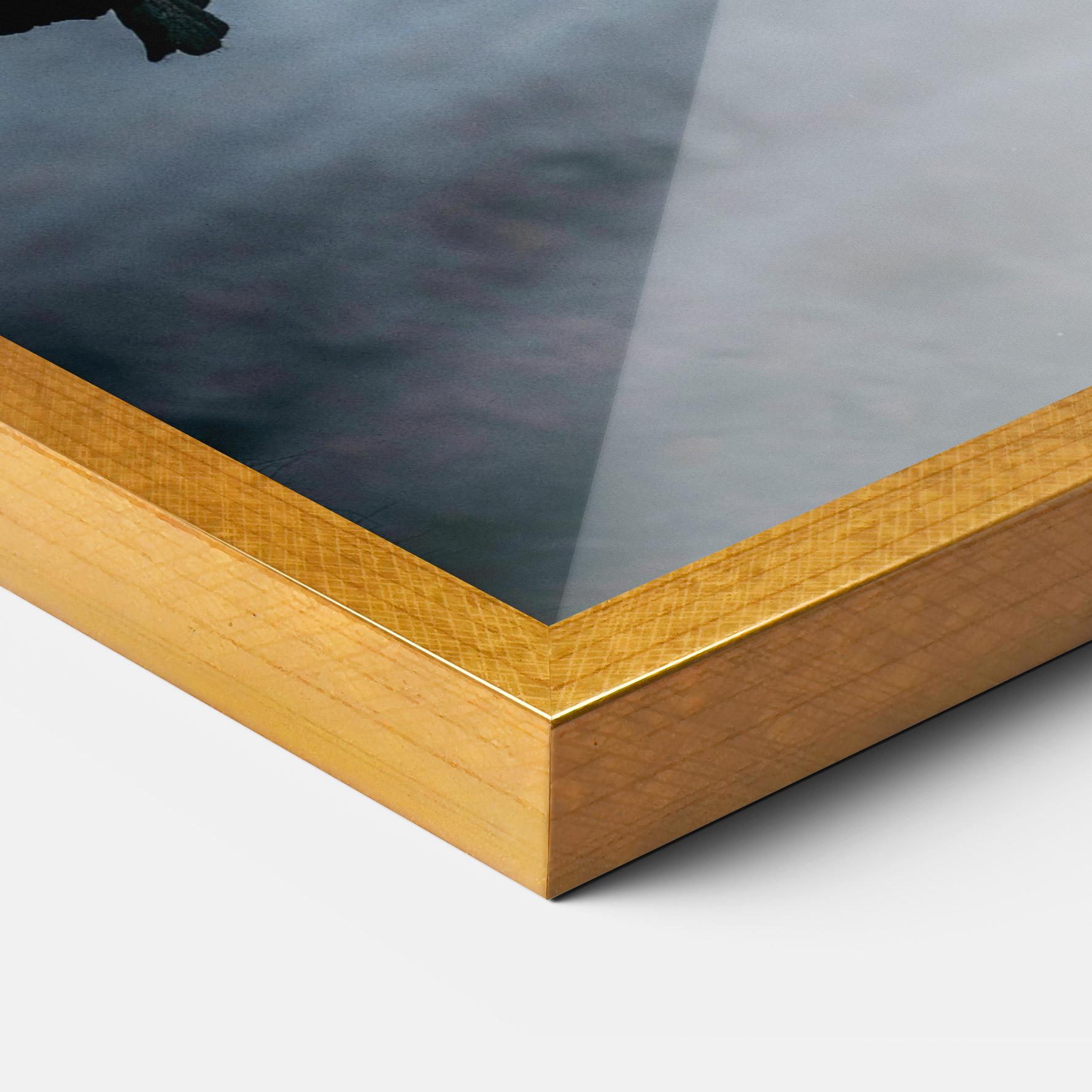 Gerahmte Poster Close Grey Eelephant mockup 3