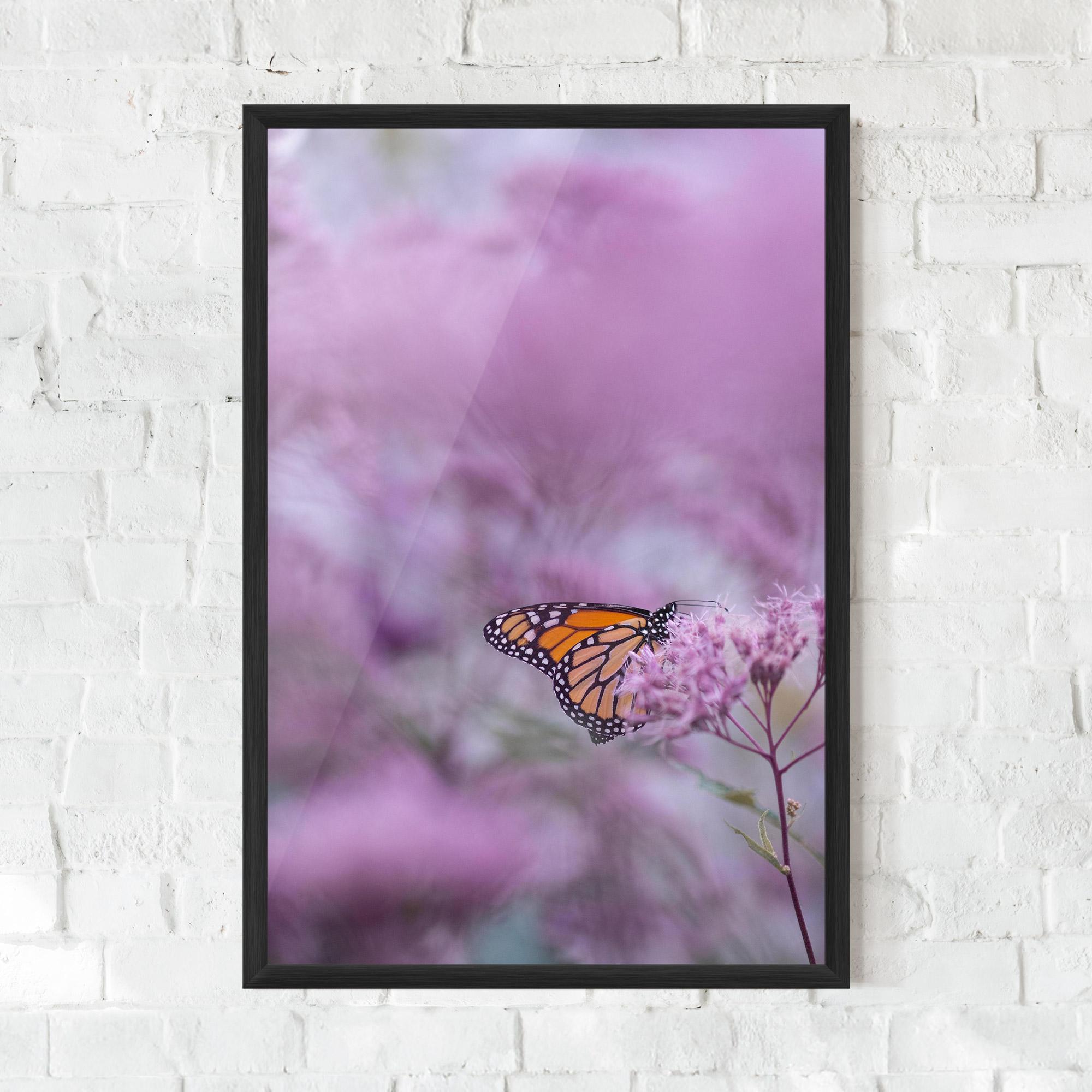 Gerahmte Poster Purple Flower Butterfly mockup 0