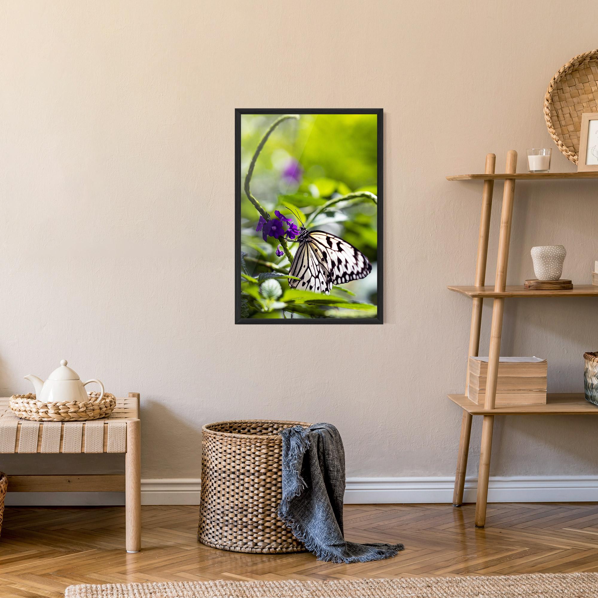 Gerahmte Poster White Black Butterfly mockup 9