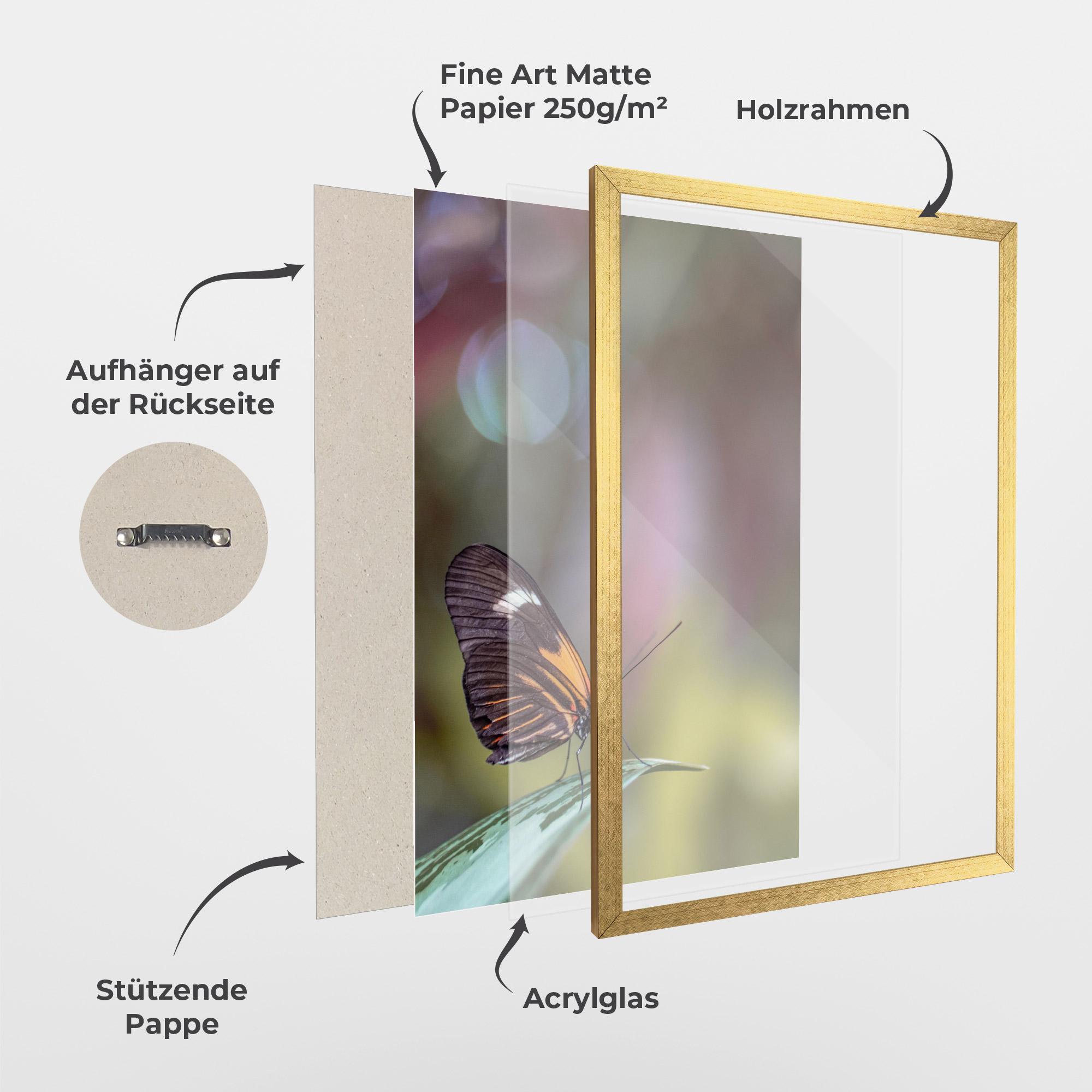 Gerahmte Poster Dark Purple Butterfly mockup 1