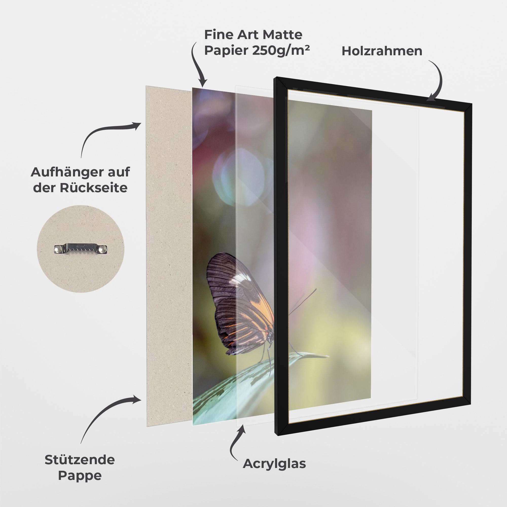 Gerahmte Poster Dark Purple Butterfly mockup 1