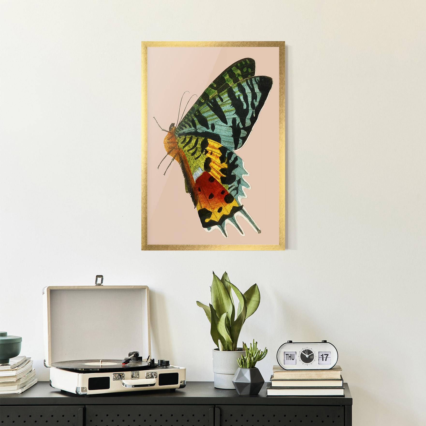 Gerahmte Poster Butterfly On Pink mockup 2