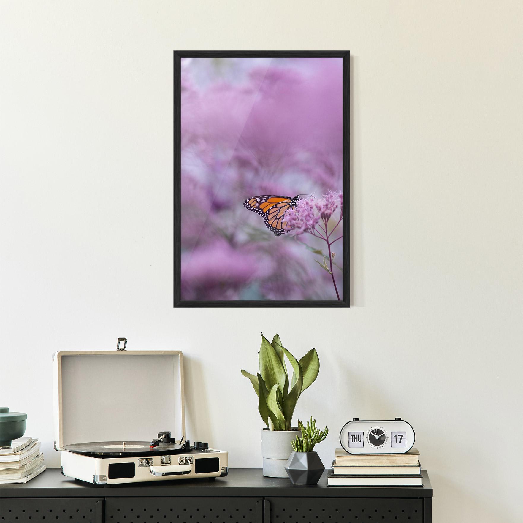 Gerahmte Poster Purple Flower Butterfly mockup 2