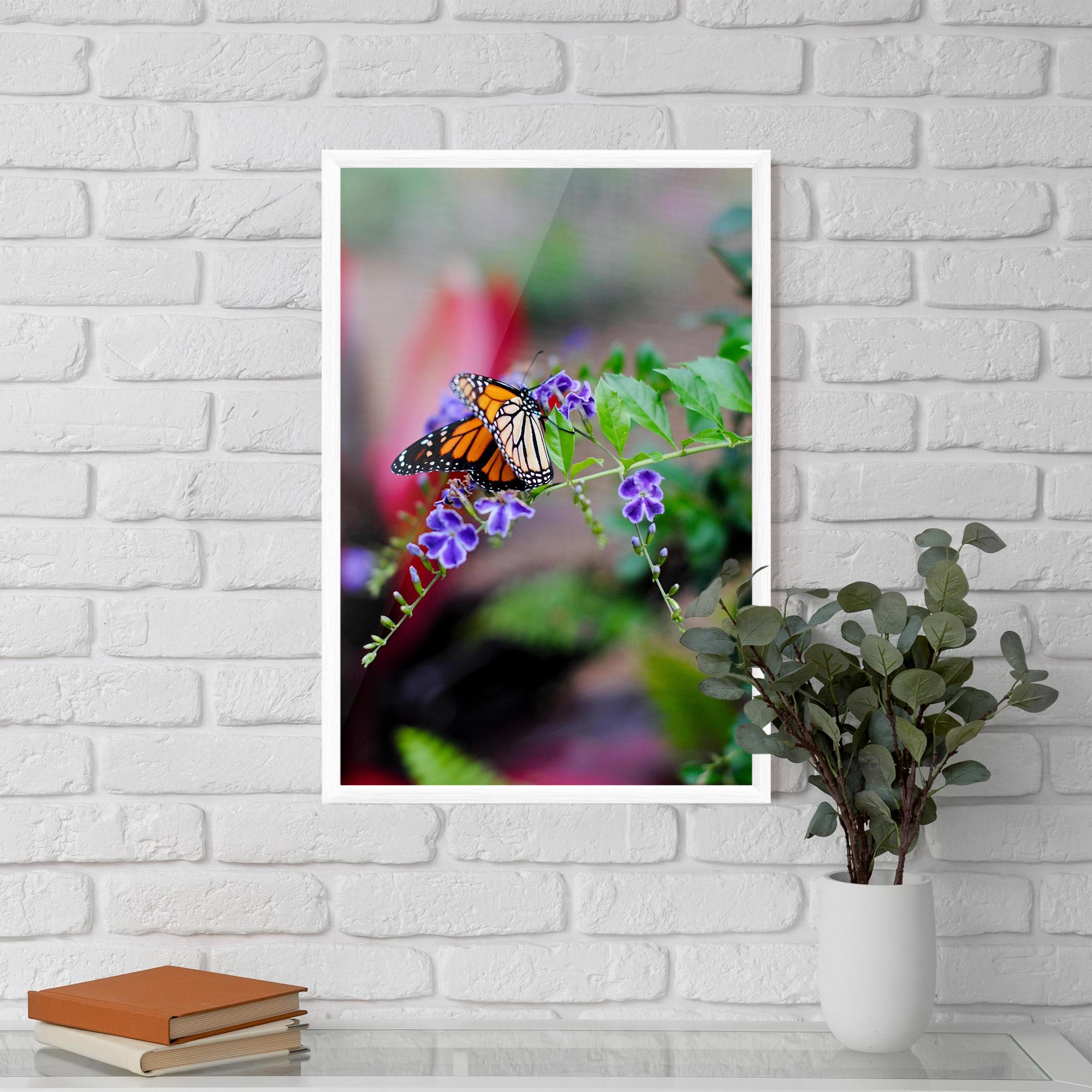 Gerahmte Poster Strong Orange Butterfly mockup 5