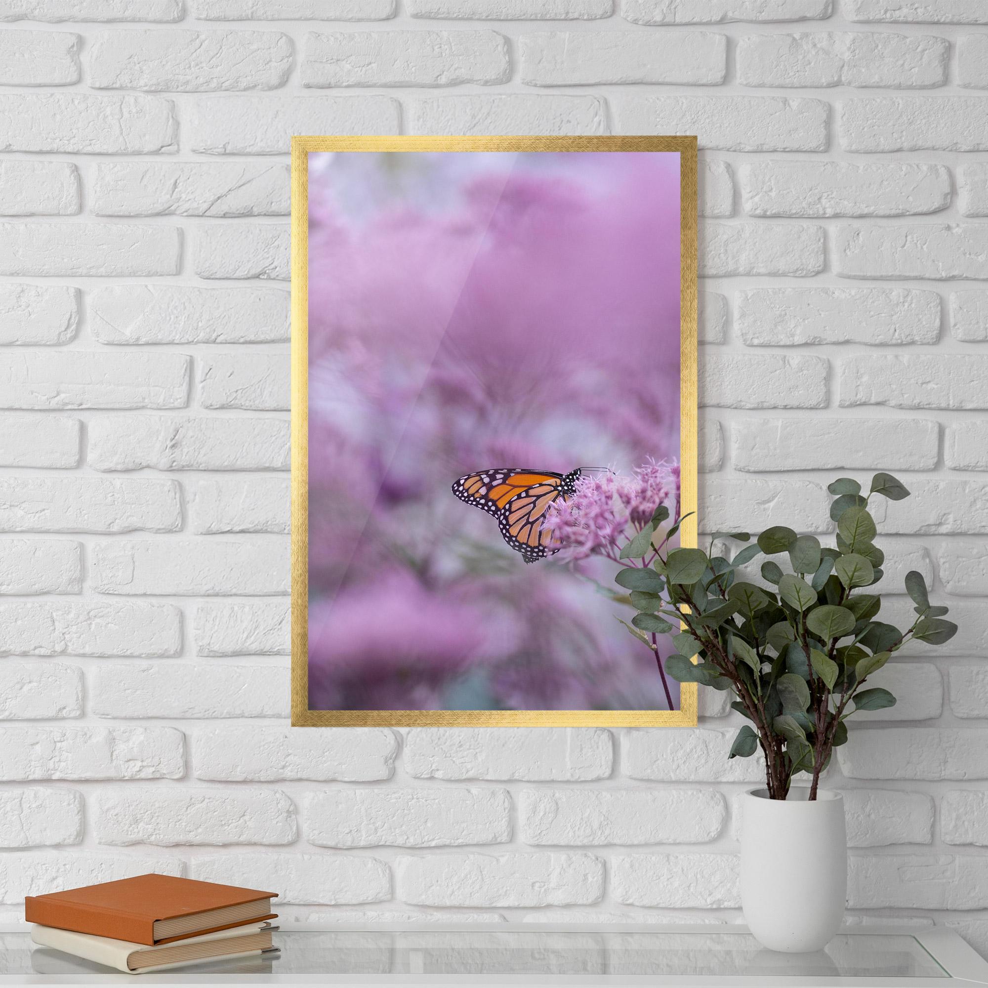 Gerahmte Poster Purple Flower Butterfly mockup 5