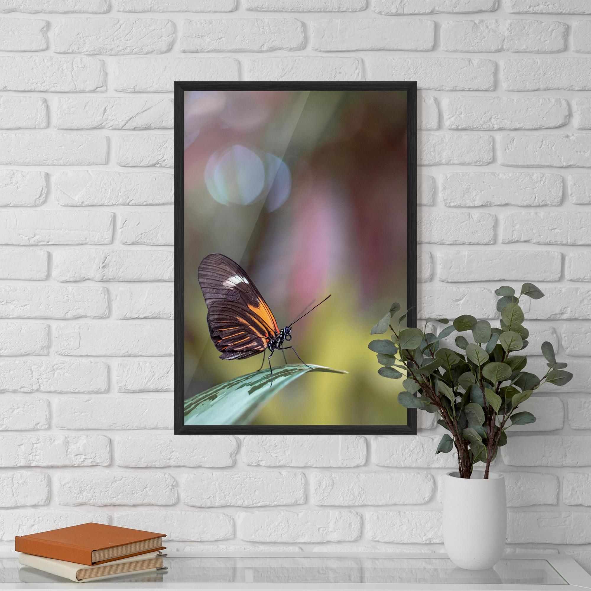 Gerahmte Poster Dark Purple Butterfly mockup 5