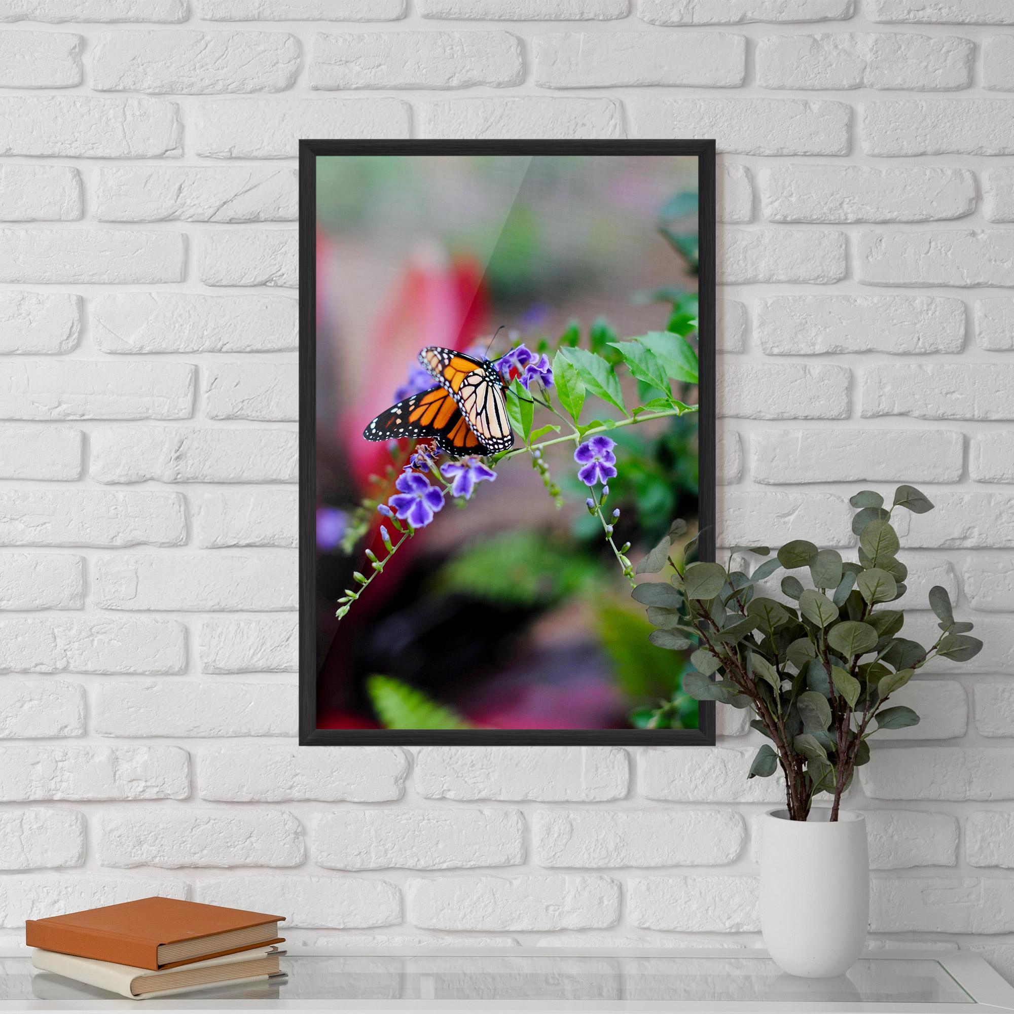 Gerahmte Poster Strong Orange Butterfly mockup 5