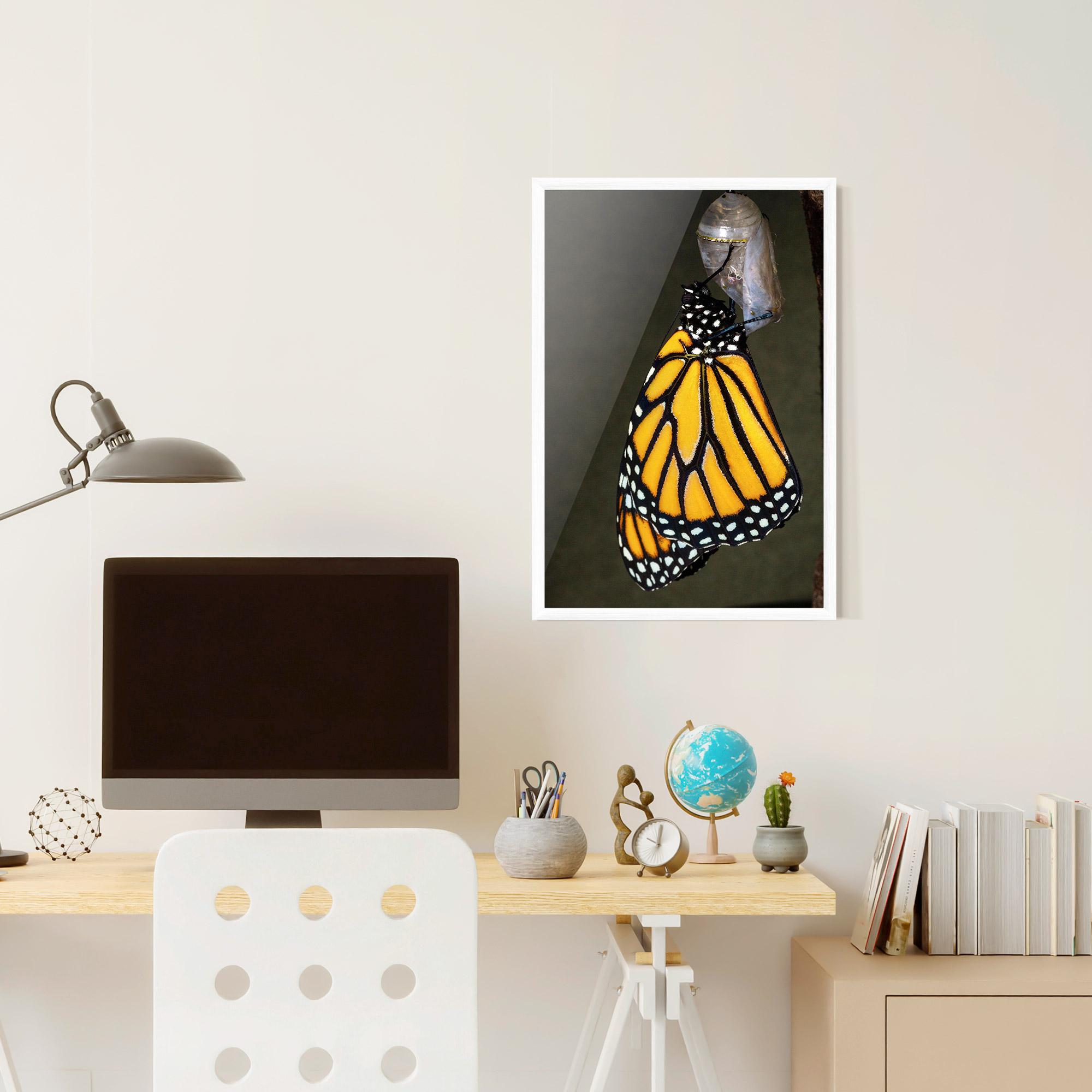Gerahmte Poster Dark Yellow Butterfly mockup 6