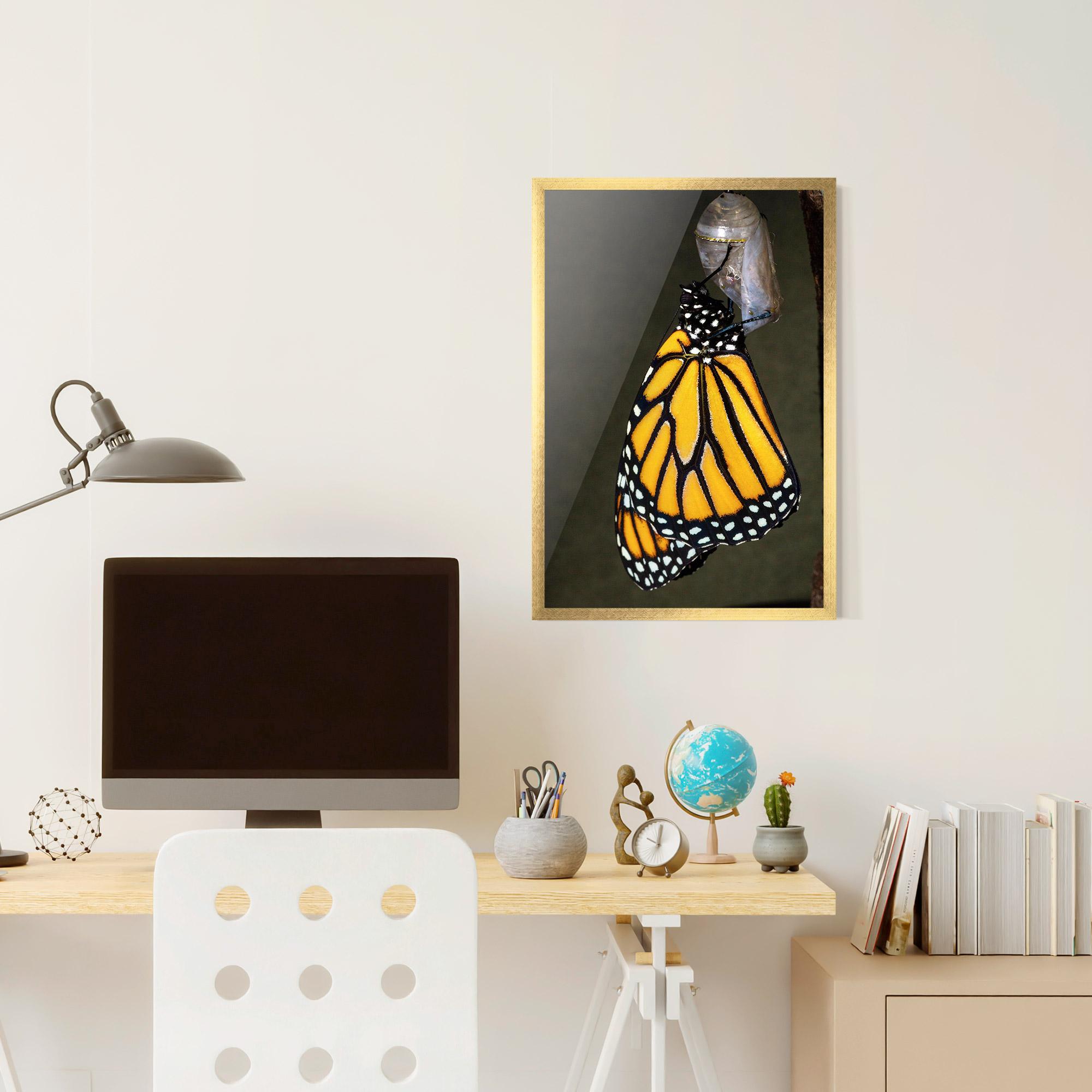 Gerahmte Poster Dark Yellow Butterfly mockup 6