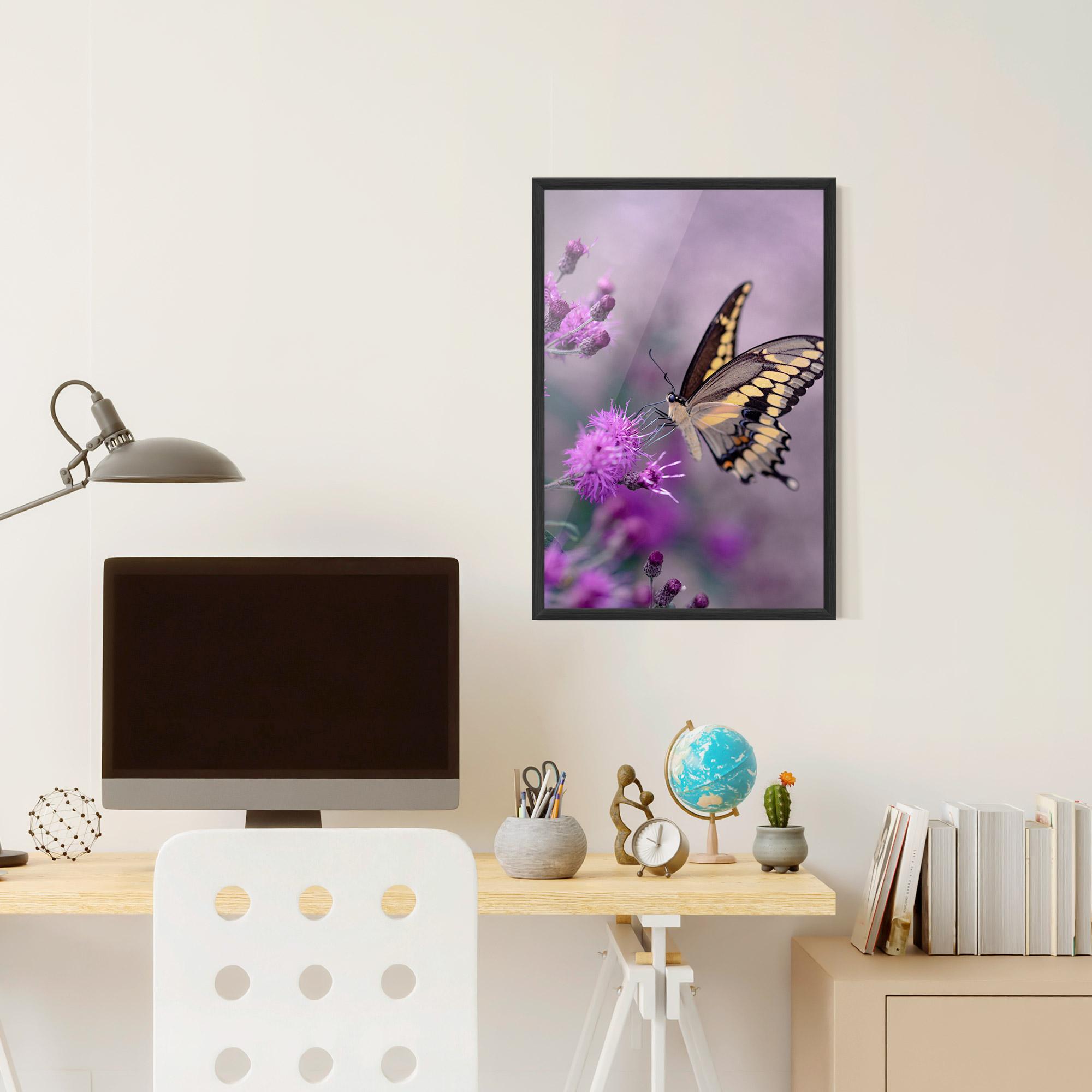 Gerahmte Poster Cream Black Butterfly mockup 6