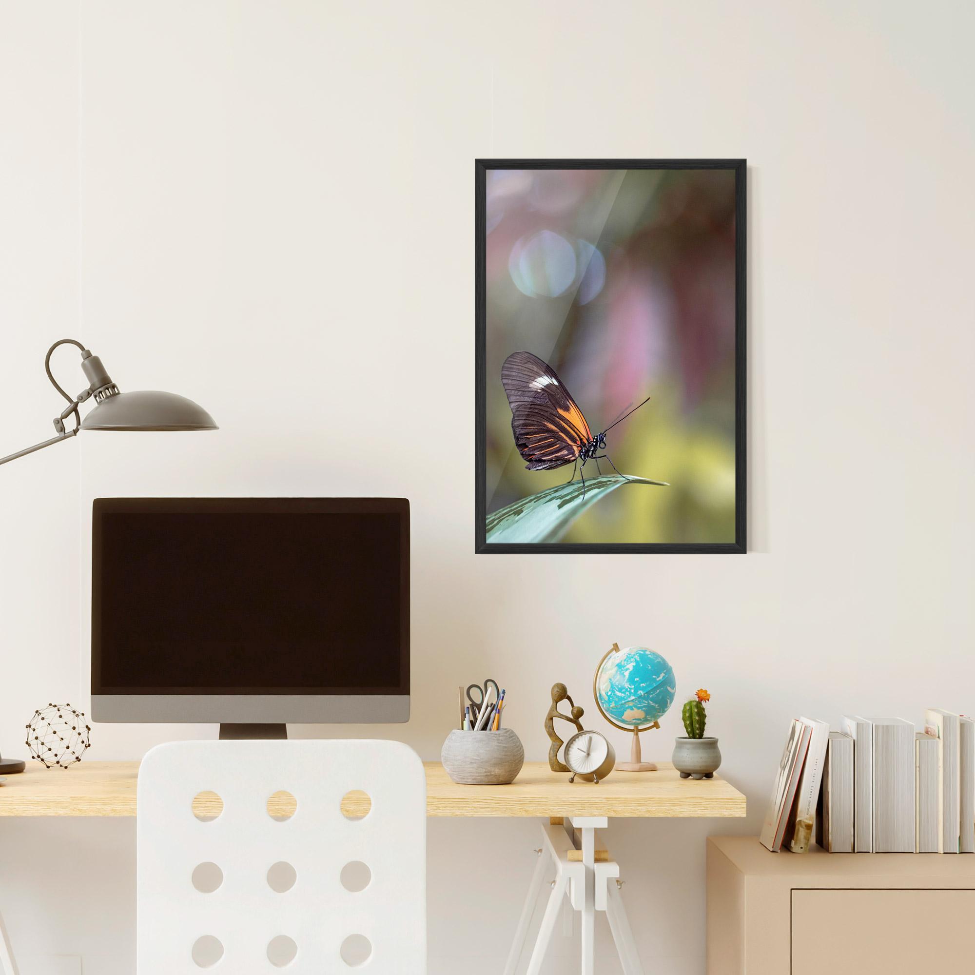 Gerahmte Poster Dark Purple Butterfly mockup 6