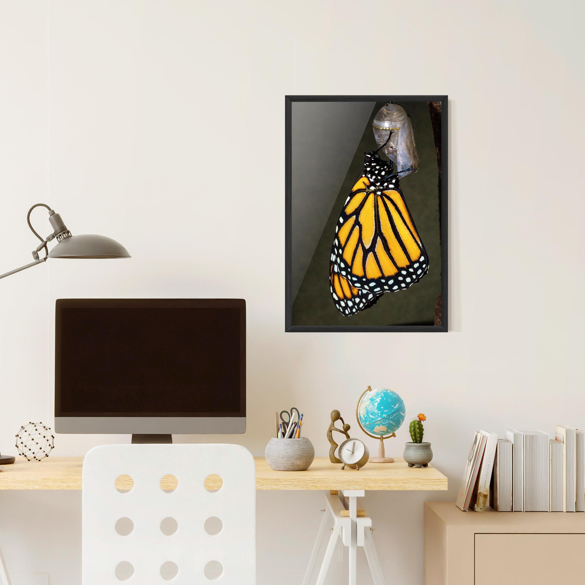Gerahmte Poster Dark Yellow Butterfly mockup 6
