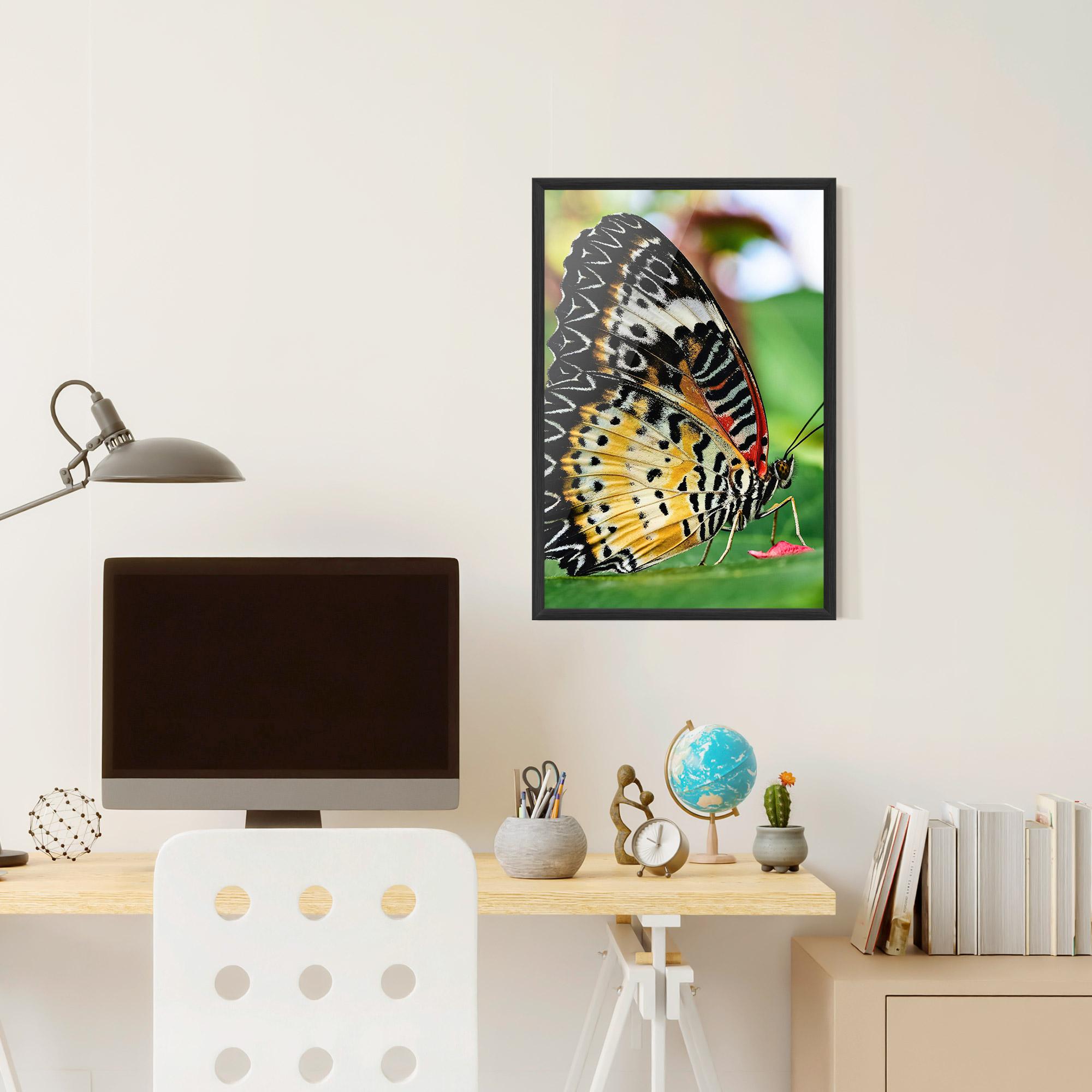 Gerahmte Poster Pretty Colorful Butterfly mockup 6
