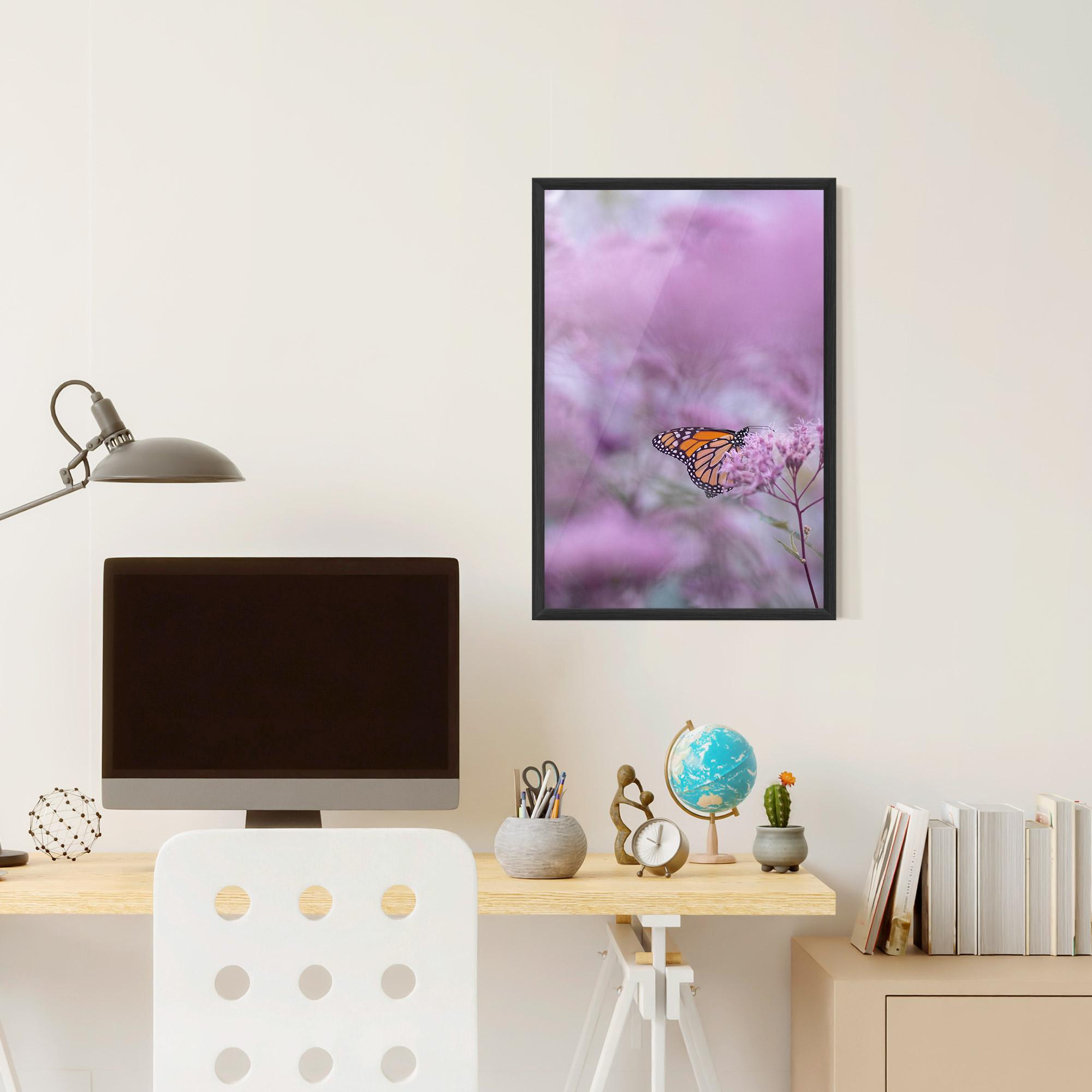Gerahmte Poster Purple Flower Butterfly mockup 6