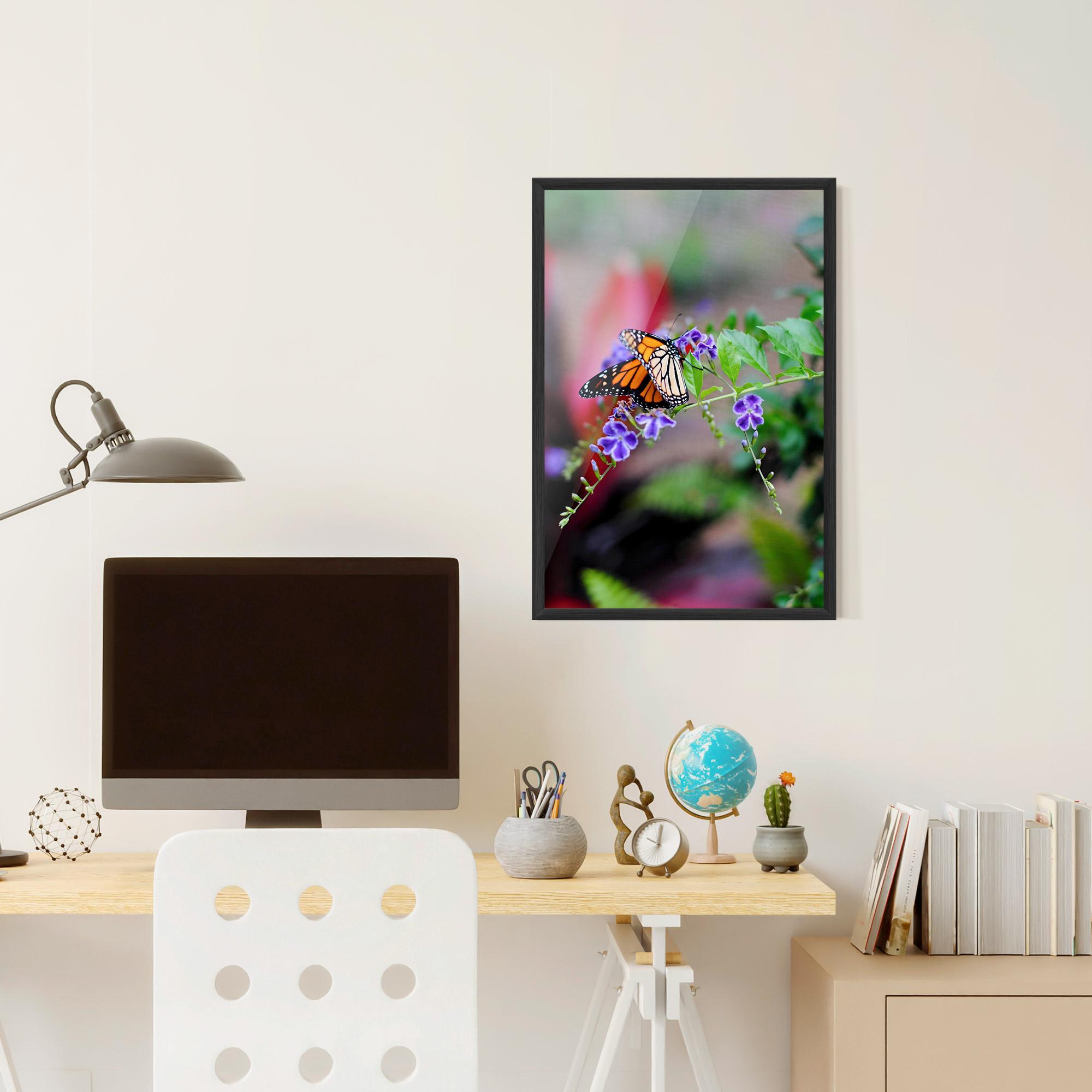 Gerahmte Poster Strong Orange Butterfly mockup 6