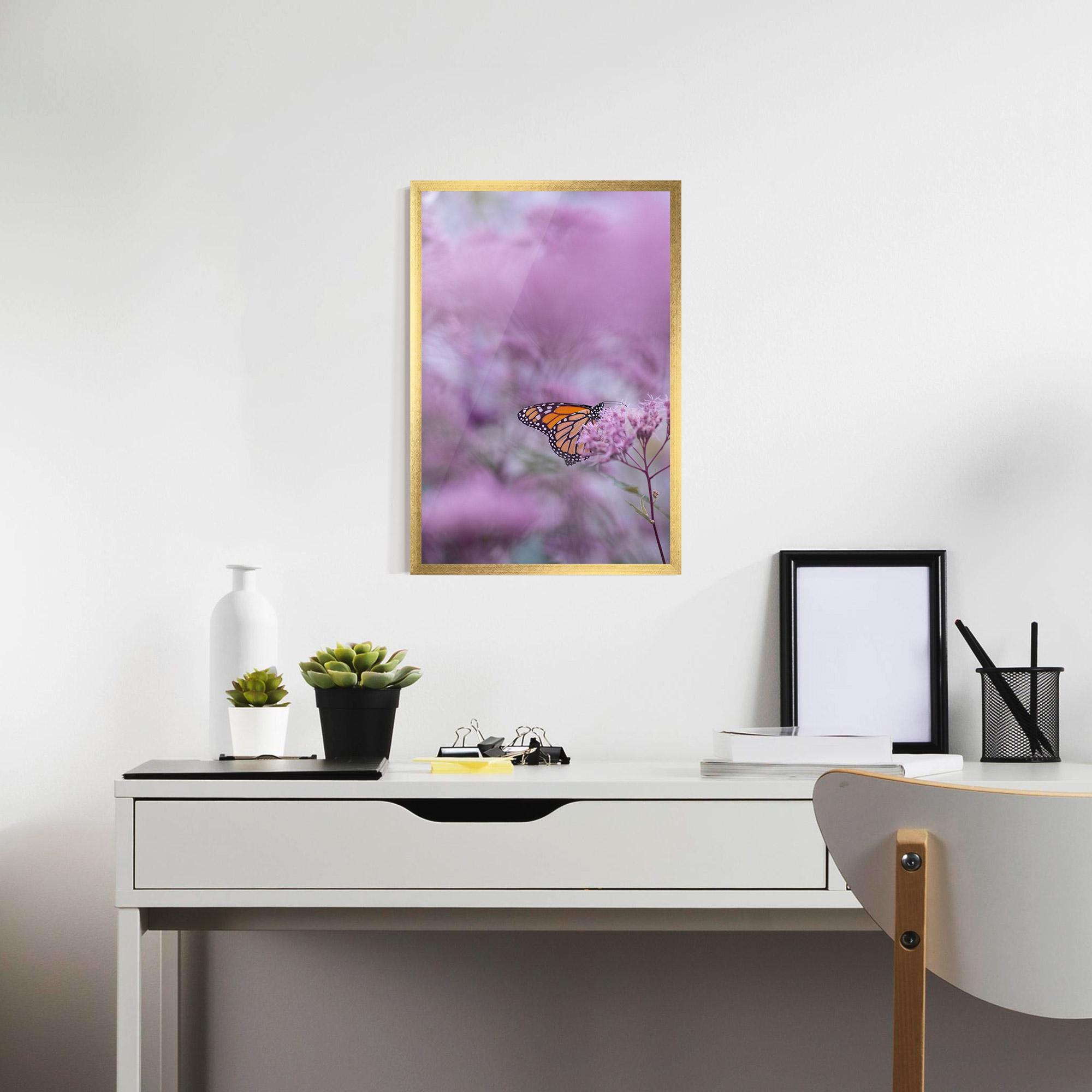 Gerahmte Poster Purple Flower Butterfly mockup 7