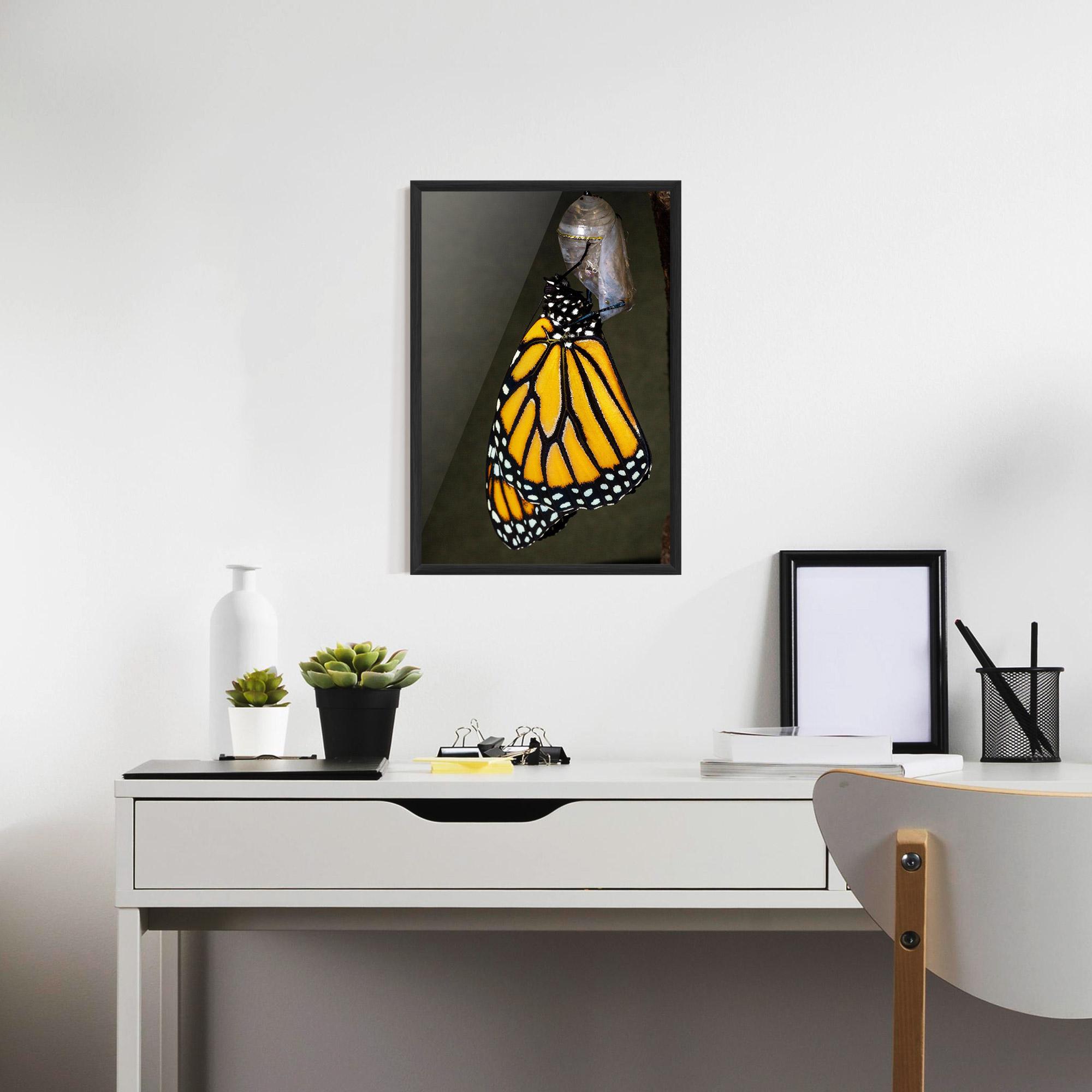 Gerahmte Poster Dark Yellow Butterfly mockup 7