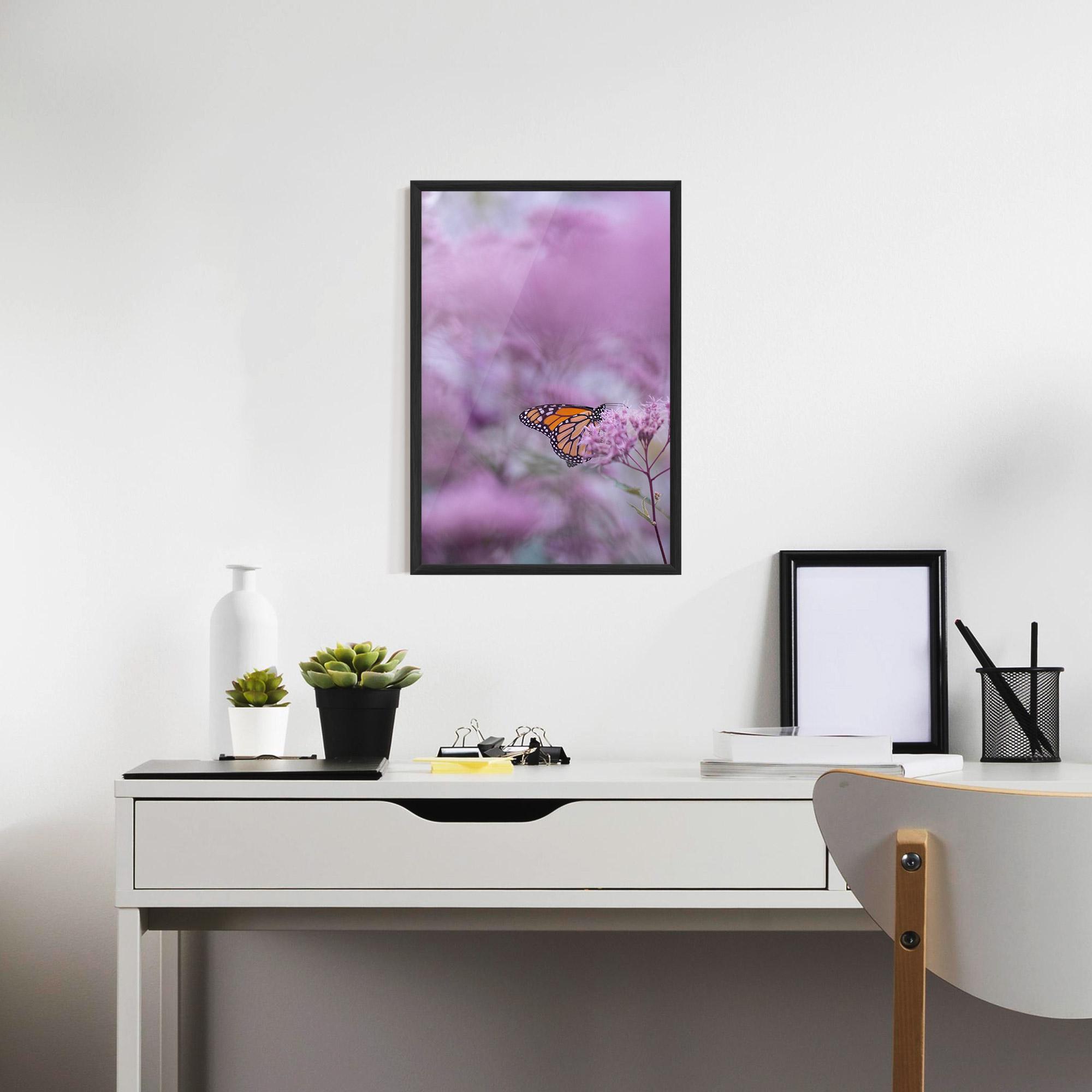 Gerahmte Poster Purple Flower Butterfly mockup 7