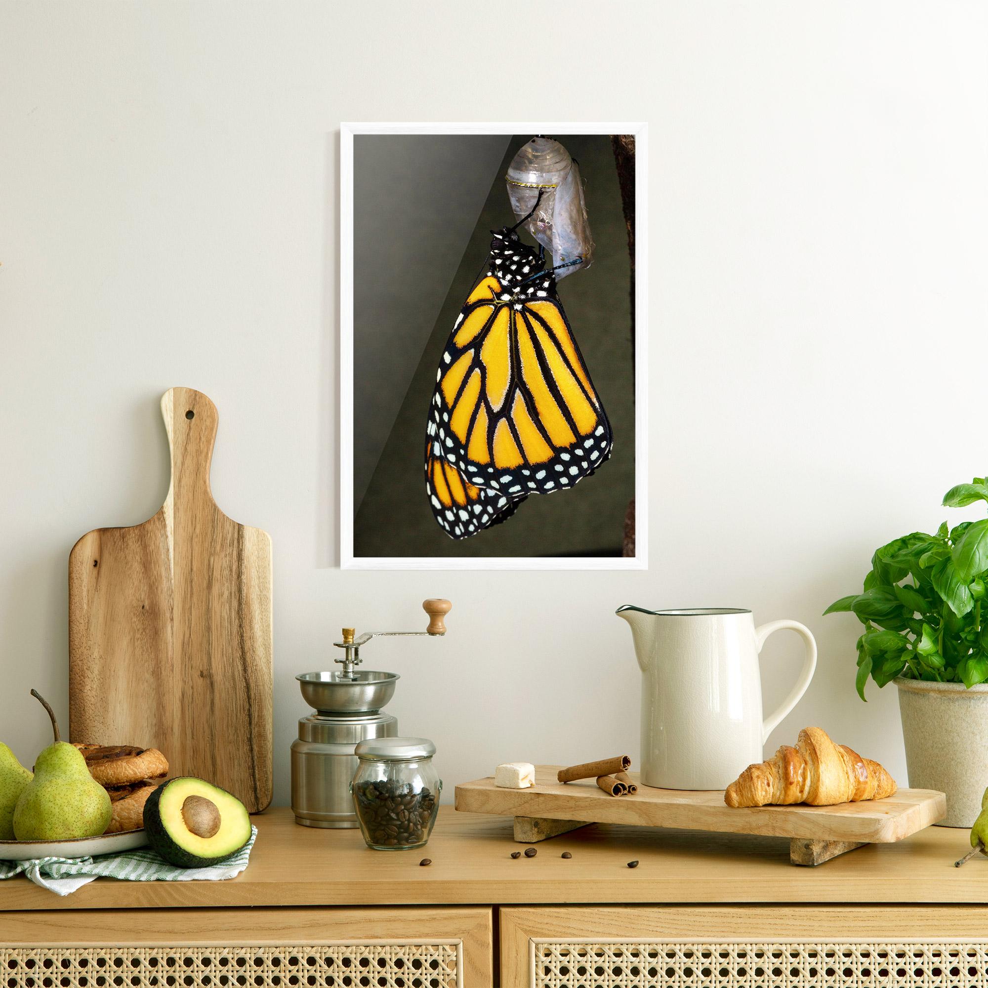 Gerahmte Poster Dark Yellow Butterfly mockup 8
