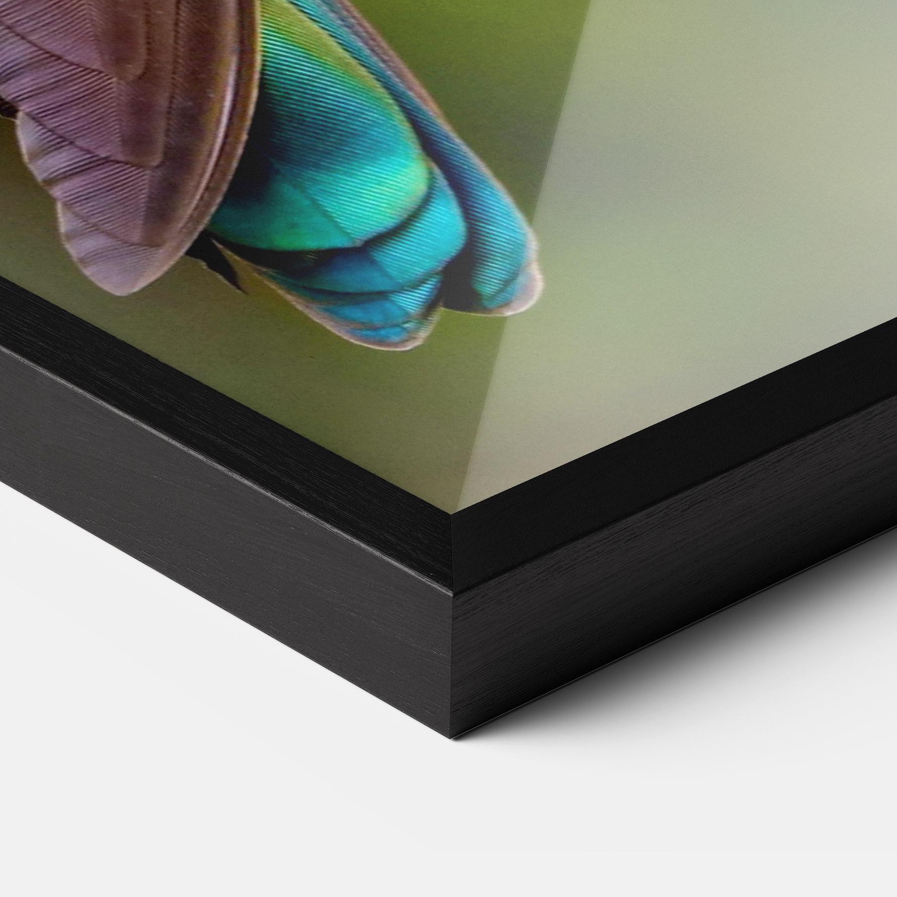 Gerahmte Poster Green Bird mockup 3