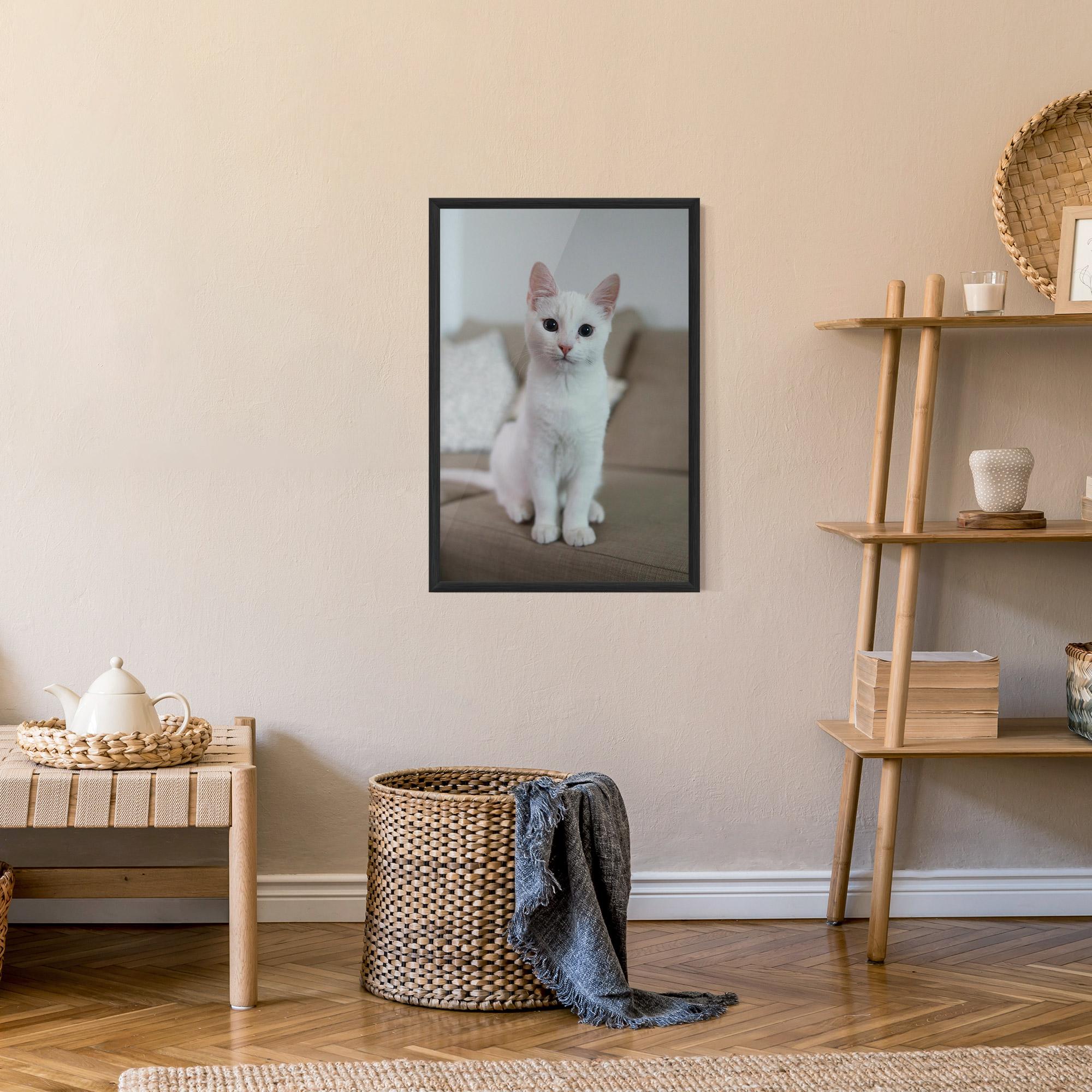 Gerahmte Poster Beautiful White Cat mockup 9