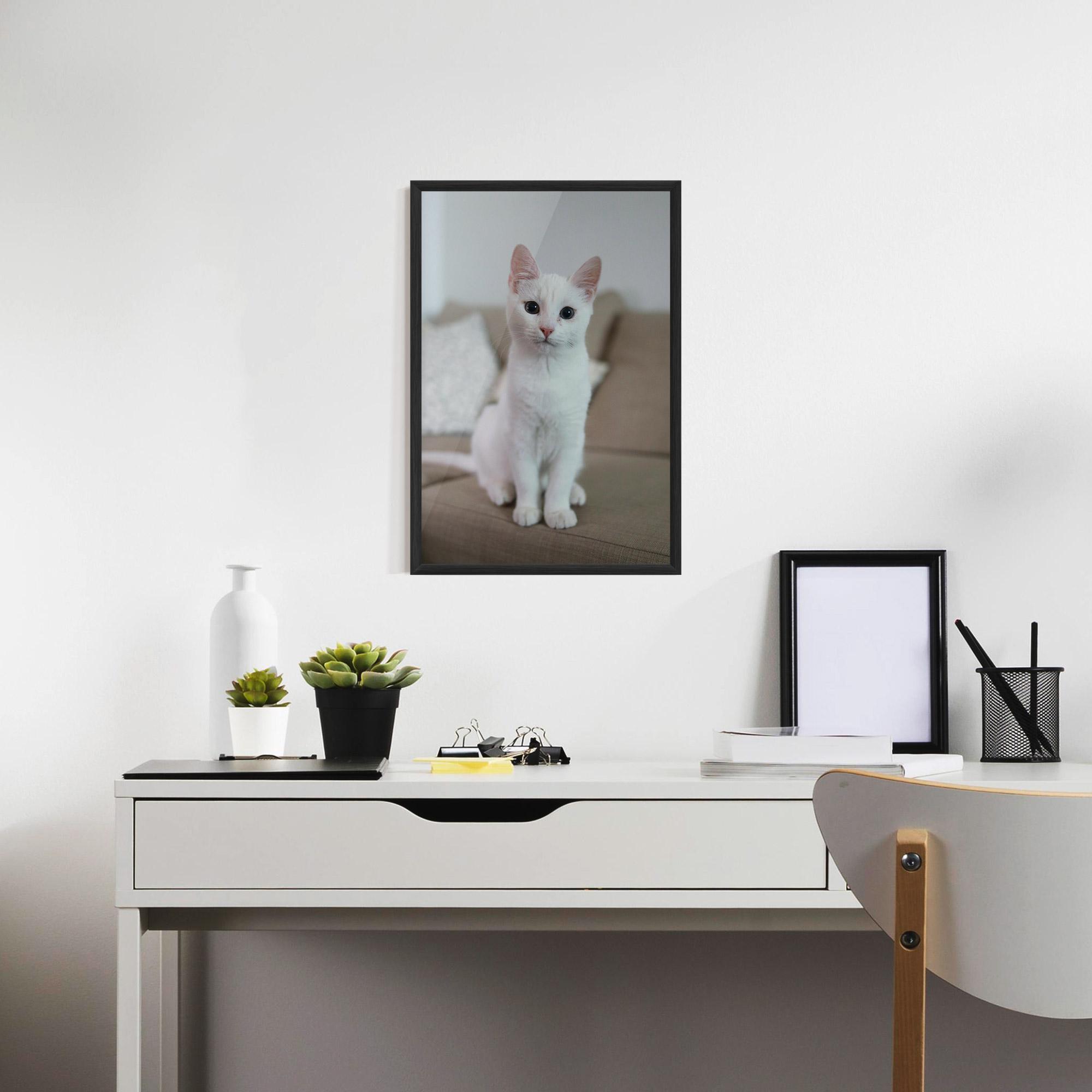 Gerahmte Poster Beautiful White Cat mockup 7