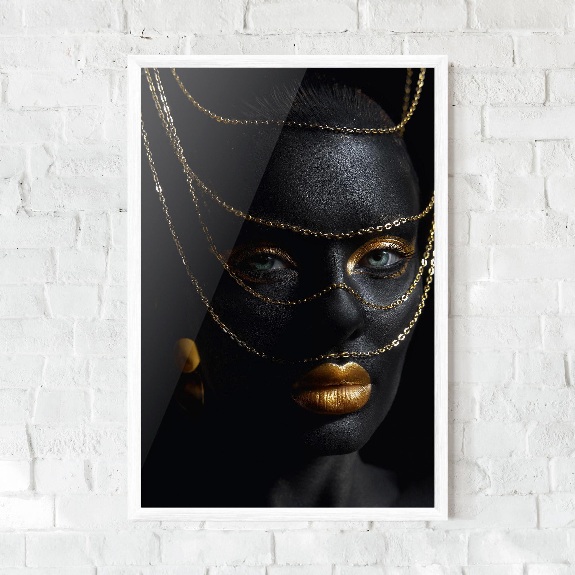 Gerahmte Poster Gold Chain Green Eyes mockup 0