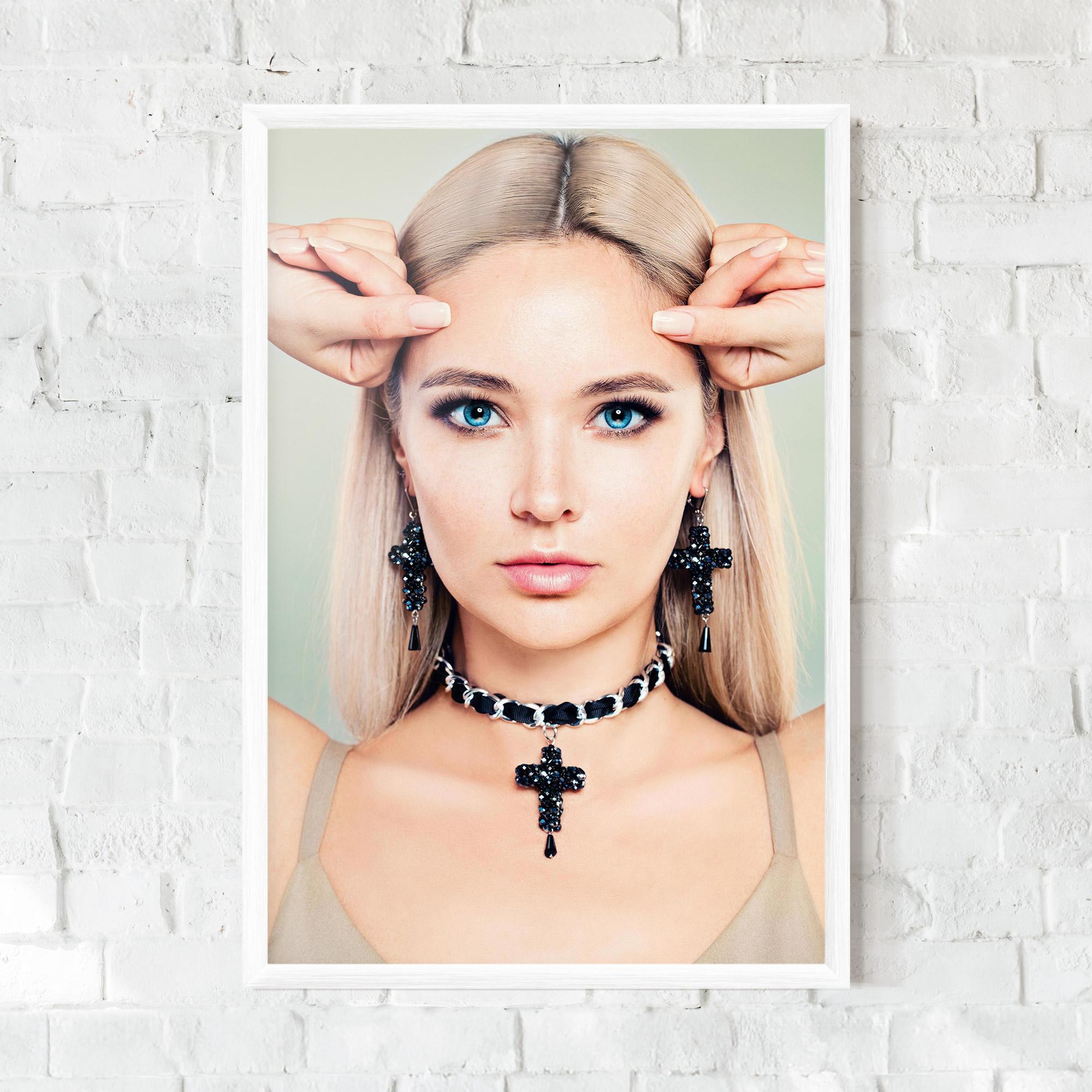 Gerahmte Poster Matchy Earrings Necklaces mockup 0