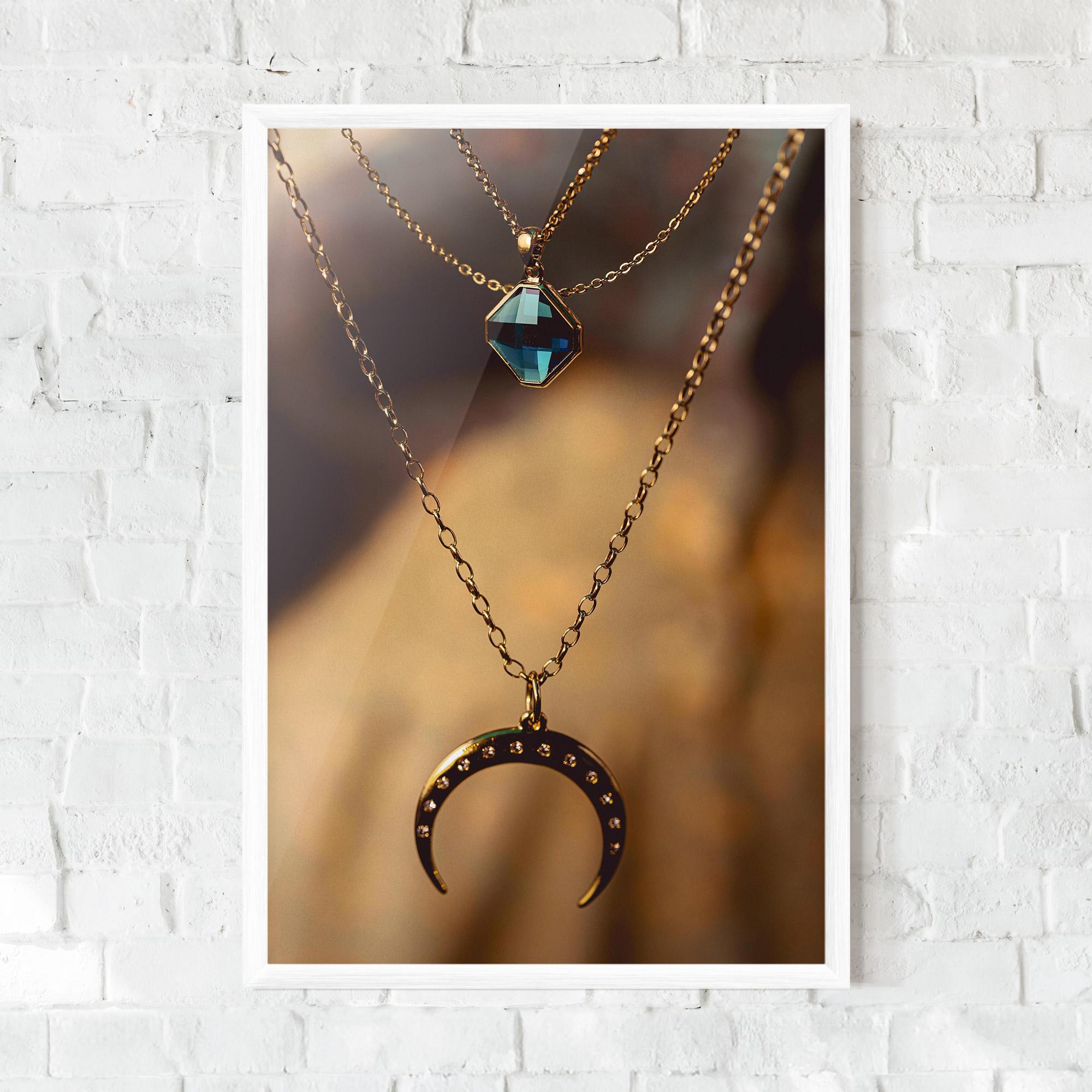 Gerahmte Poster Moon Blue Necklace mockup 0