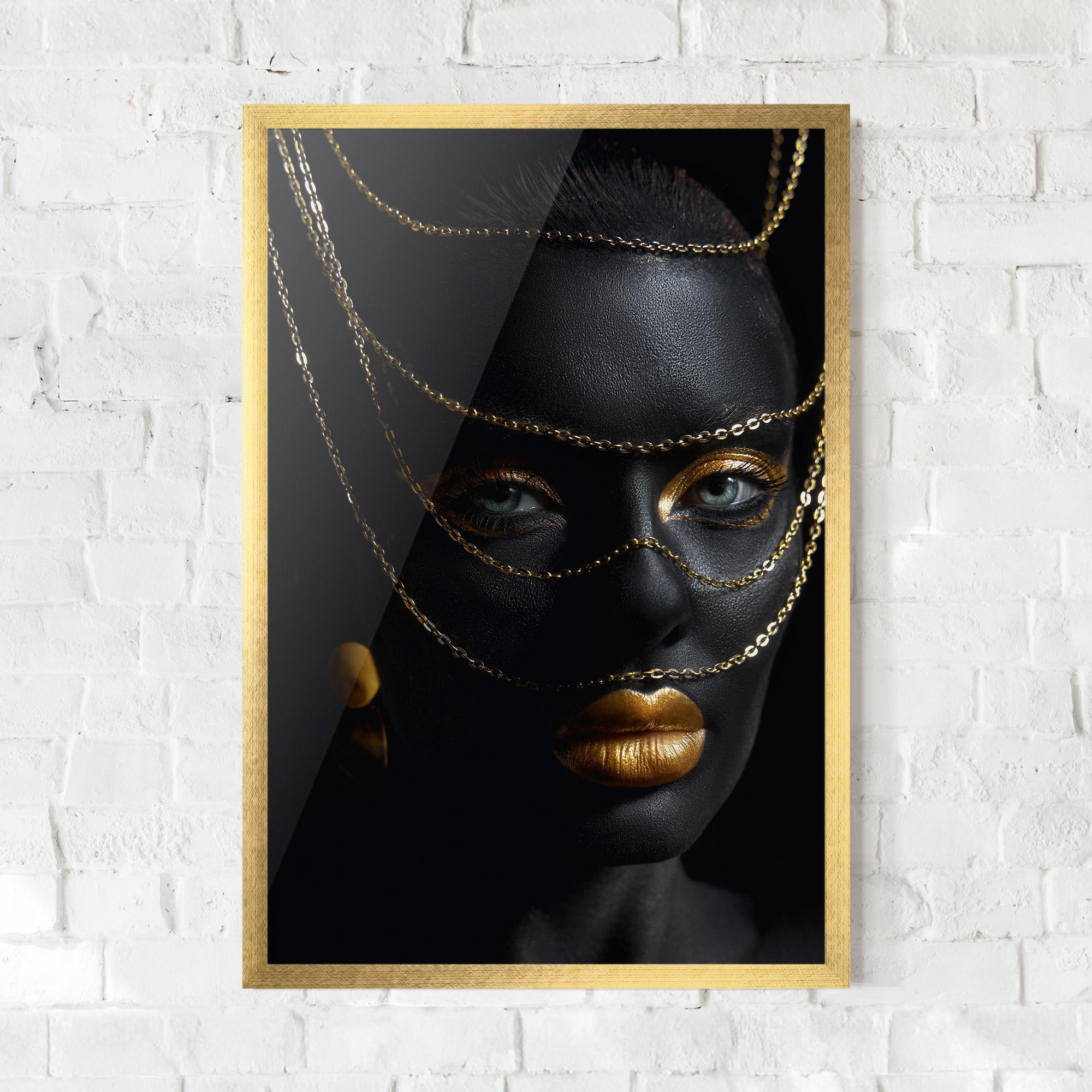 Gerahmte Poster Gold Chain Green Eyes mockup 0