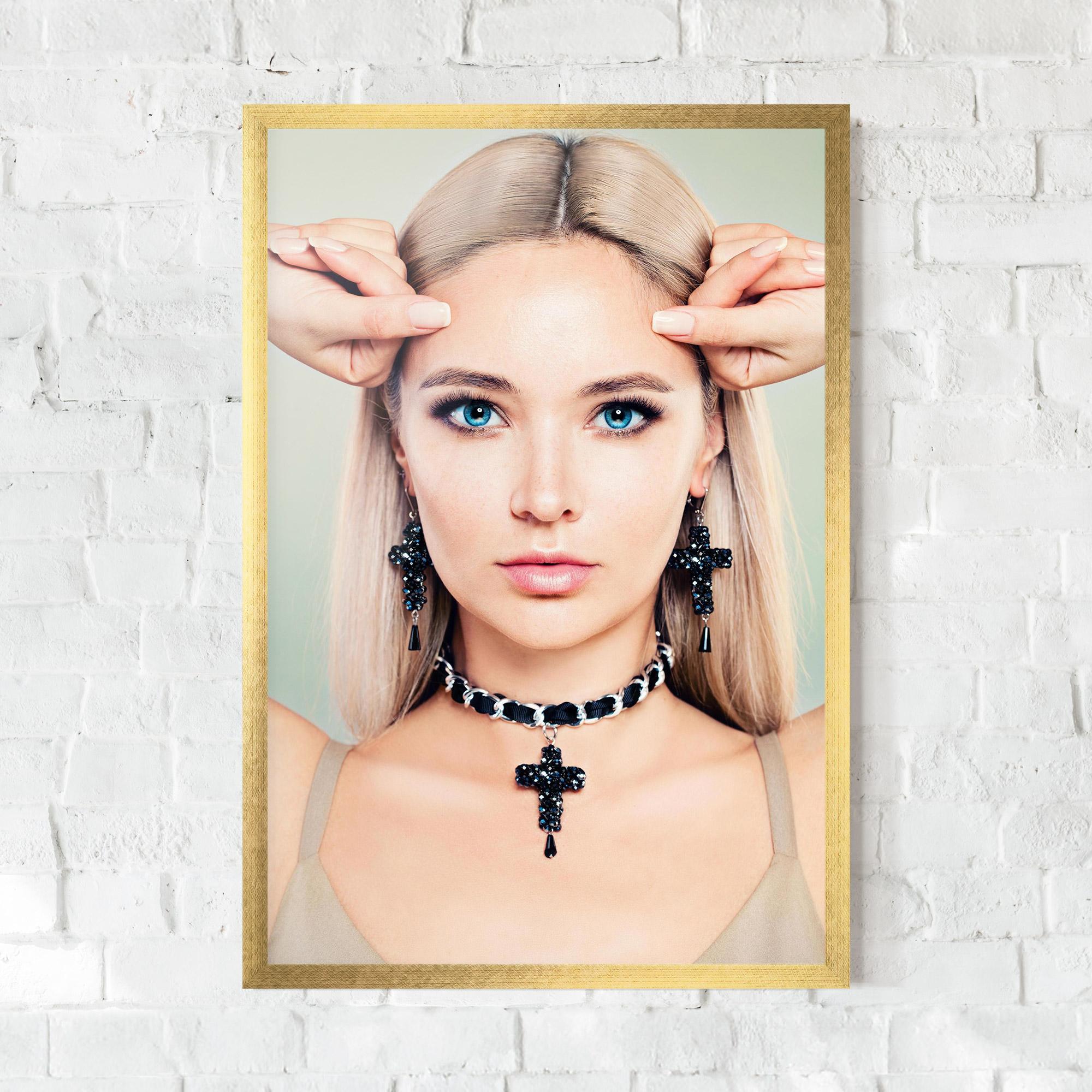 Gerahmte Poster Matchy Earrings Necklaces mockup 0