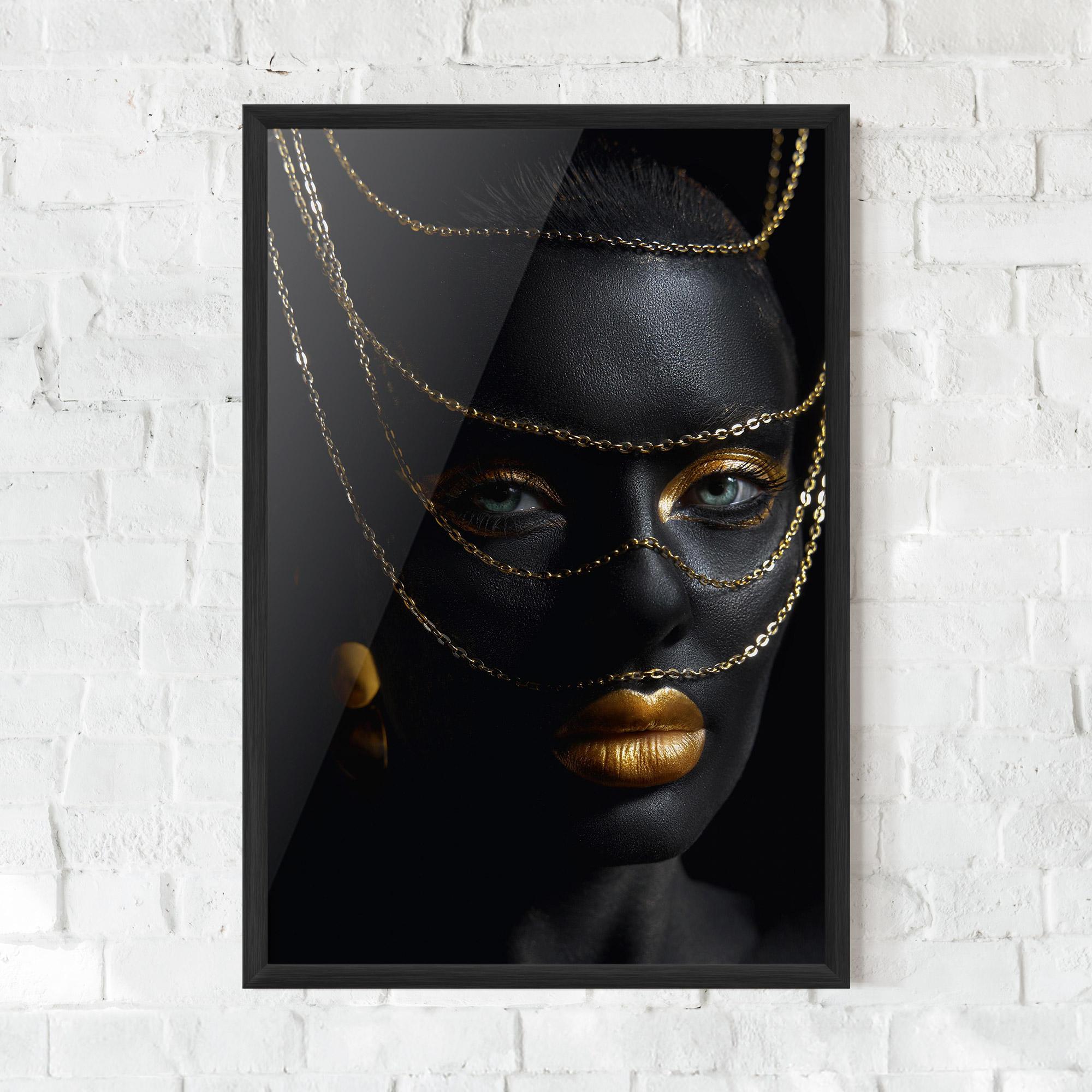 Gerahmte Poster Gold Chain Green Eyes mockup 0