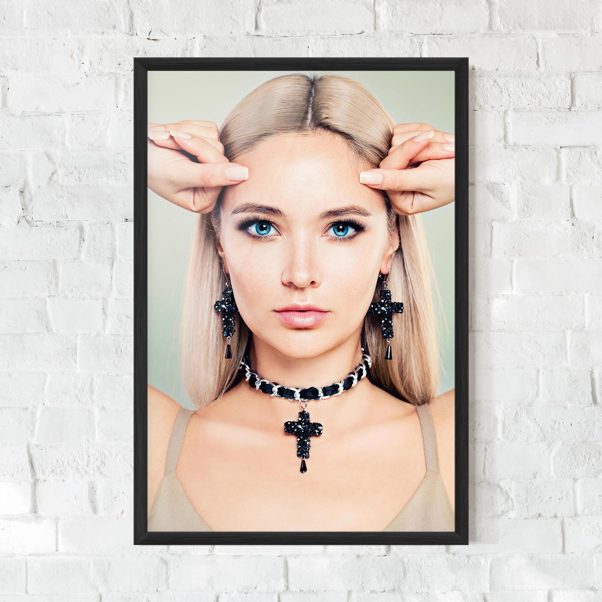 Gerahmte Poster Matchy Earrings Necklaces mockup 0
