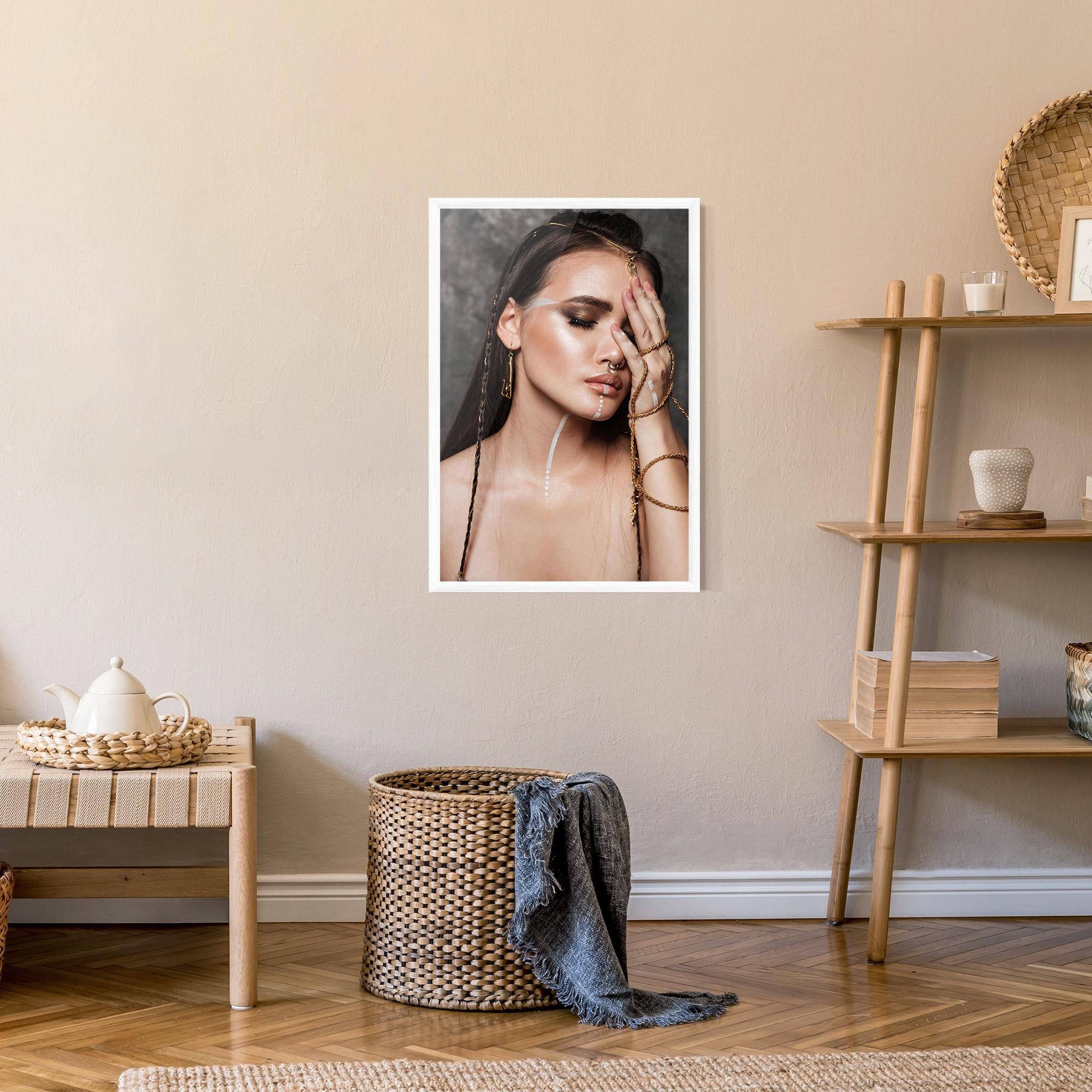 Gerahmte Poster Gold Hand Accessory mockup 9