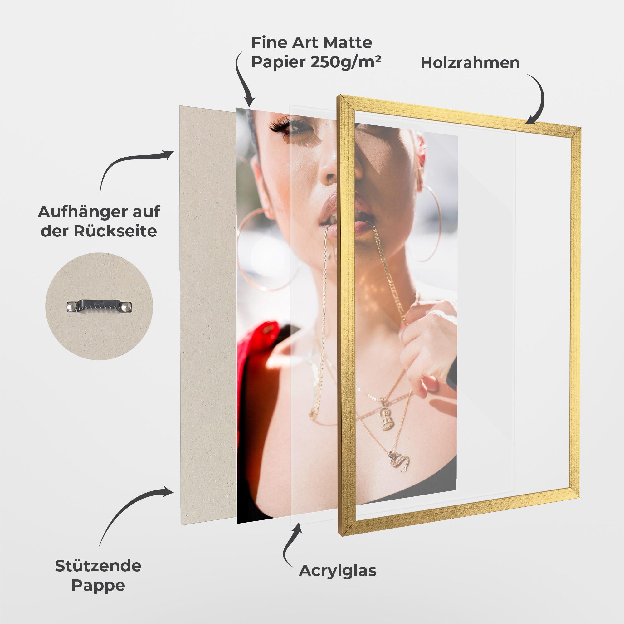 Gerahmte Poster S Gold Necklace mockup 1