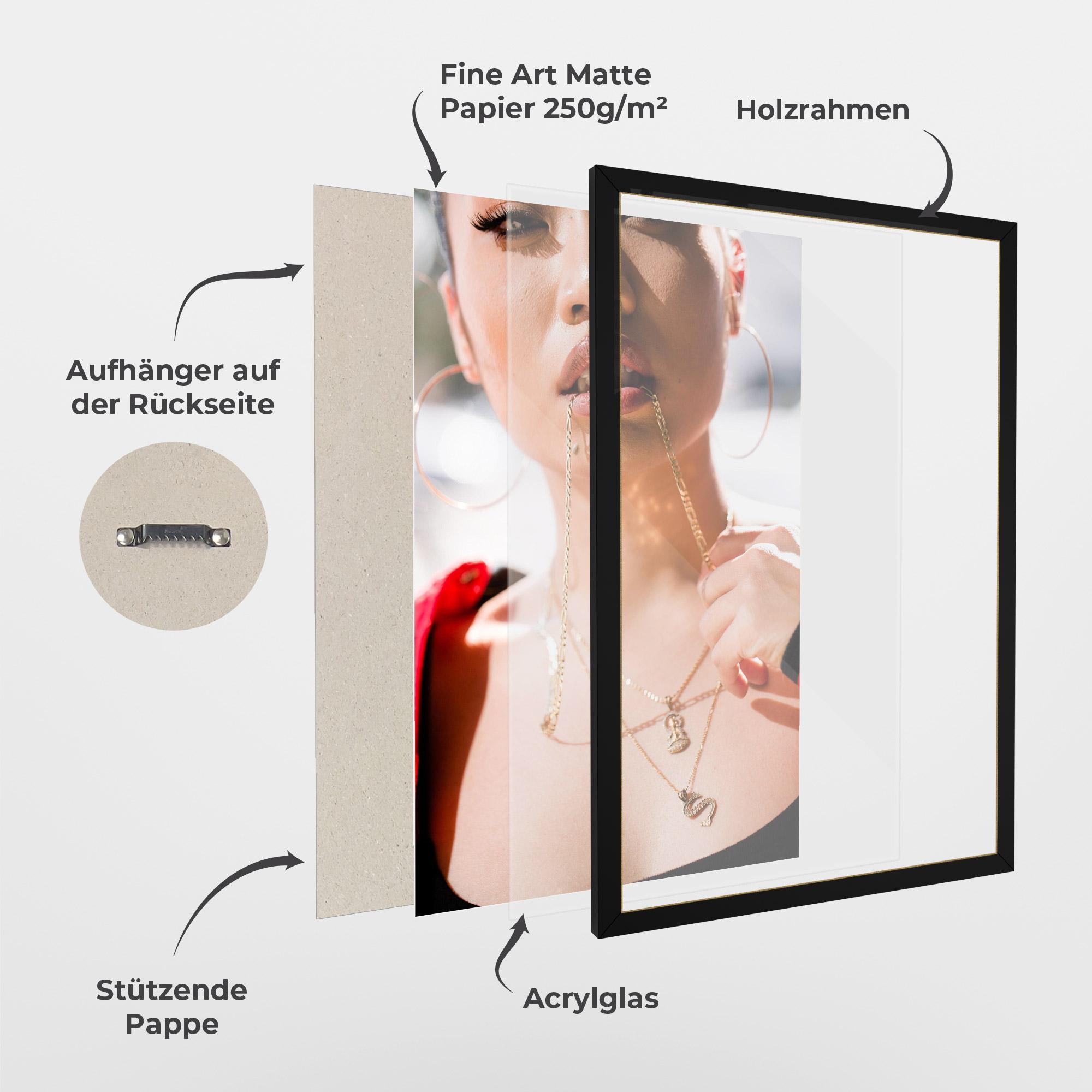 Gerahmte Poster S Gold Necklace mockup 1