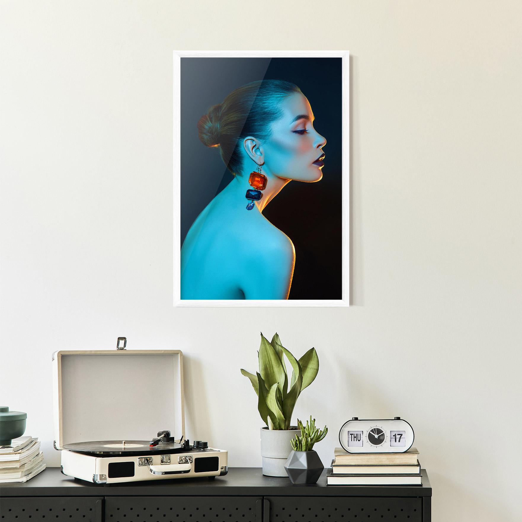Gerahmte Poster Blue Light Earring mockup 2
