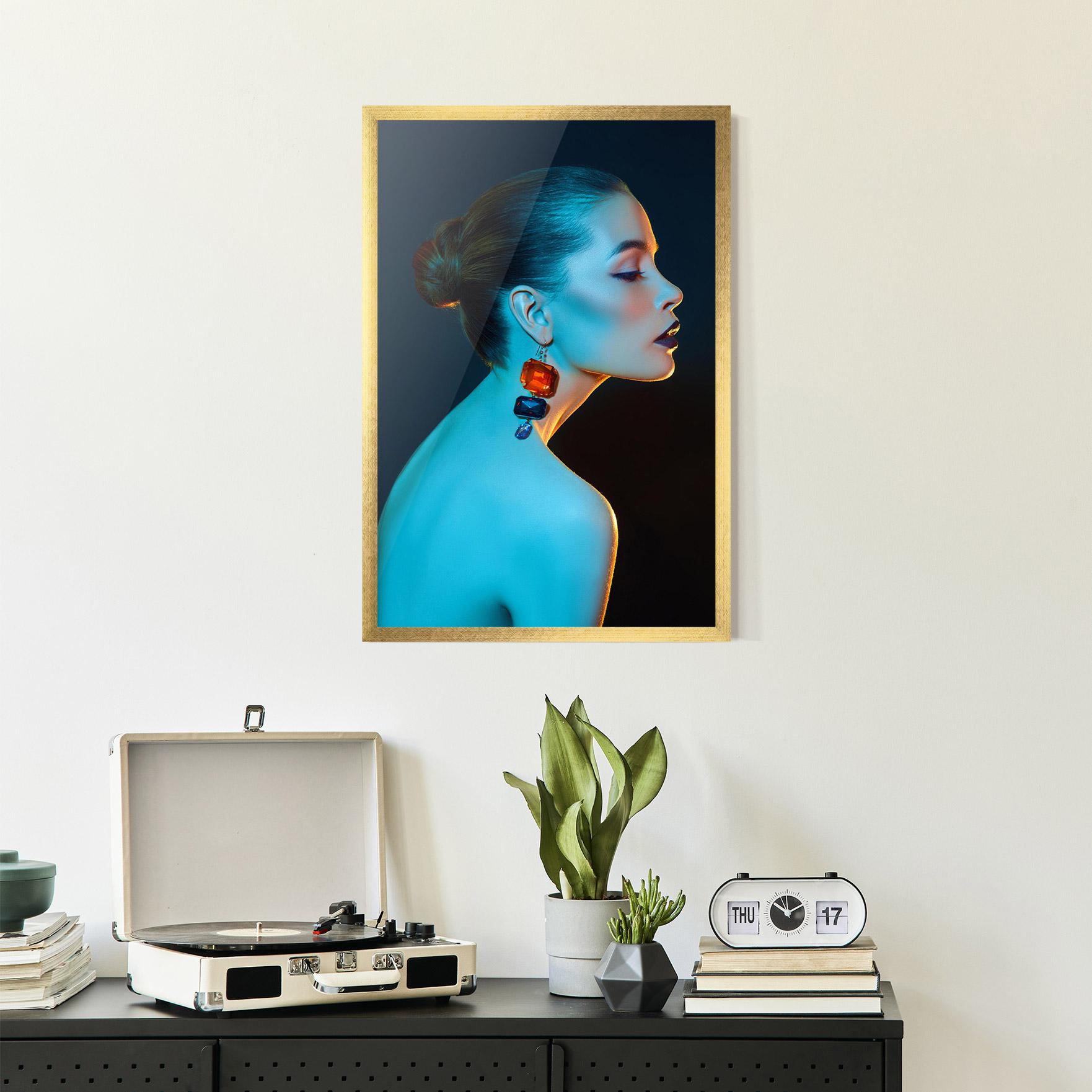 Gerahmte Poster Blue Light Earring mockup 2