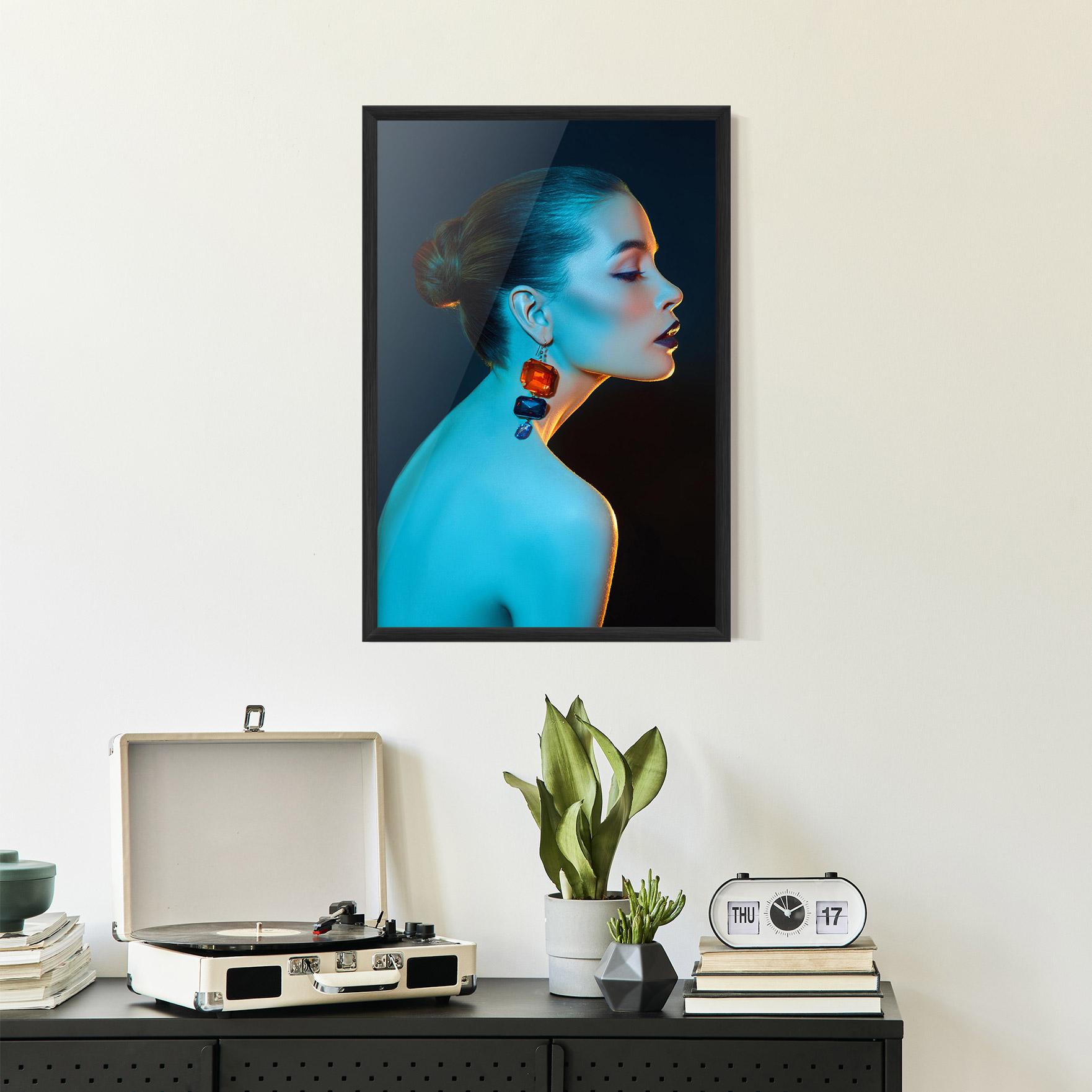 Gerahmte Poster Blue Light Earring mockup 2