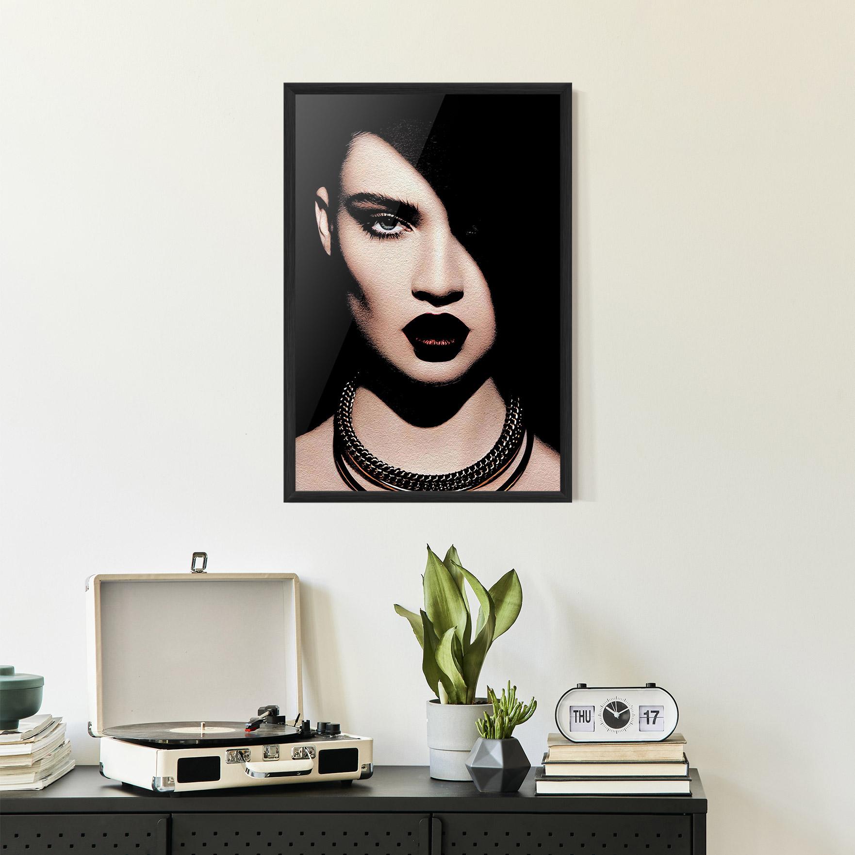 Gerahmte Poster Gold Necklace mockup 2