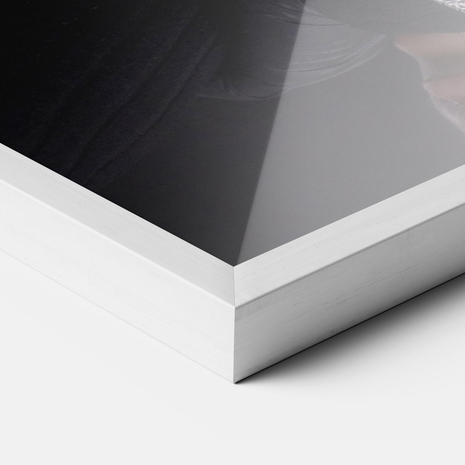 Gerahmte Poster Mirrored Bracelet mockup 3