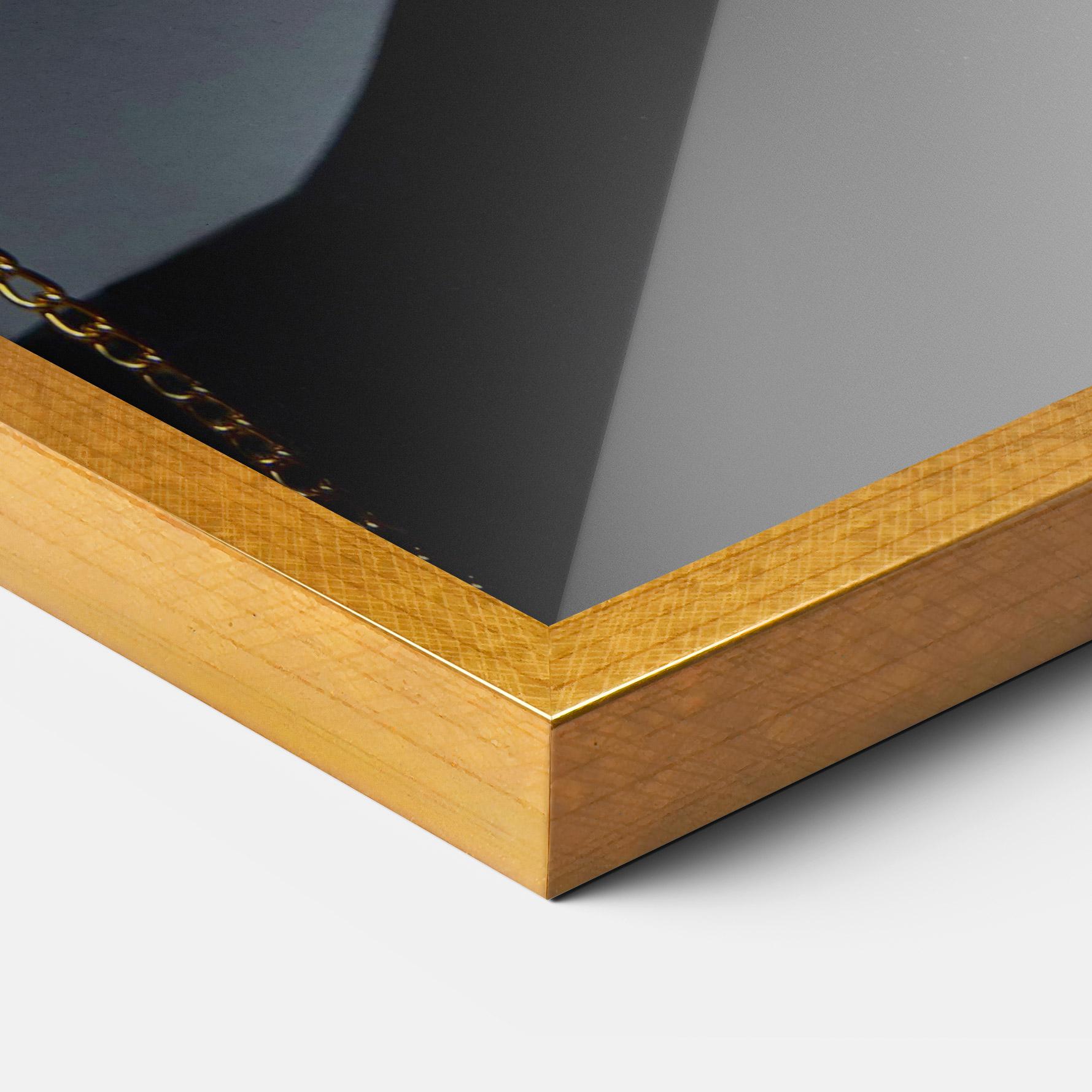 Gerahmte Poster Pretty Gold Chain mockup 3